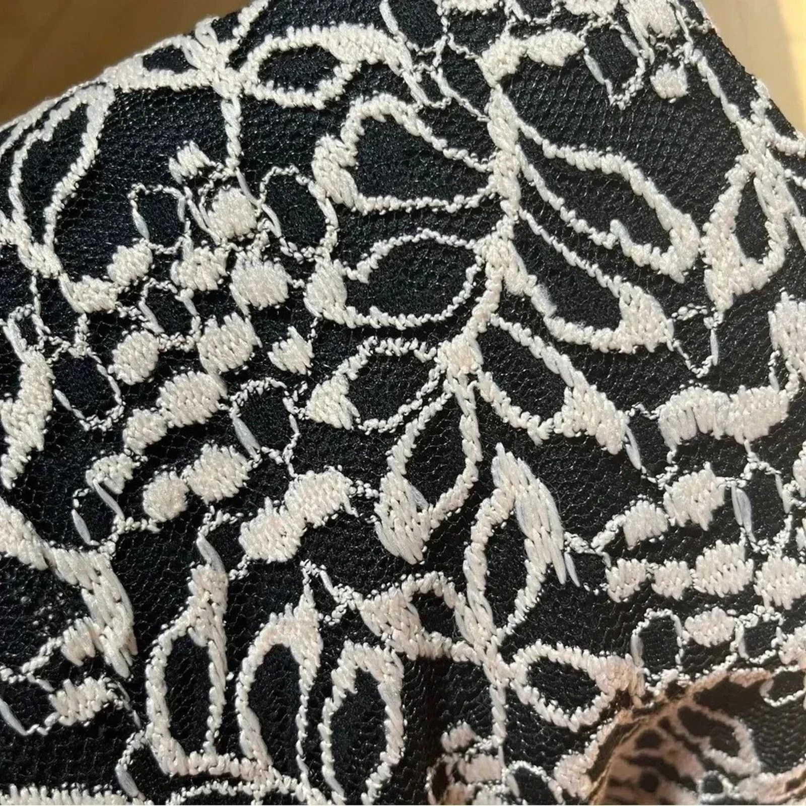 Other Young Threads Black Cream Floral Lace Dress NWT Size M Size M / US 6-8 / IT 42-44 - 11 Thumbnail