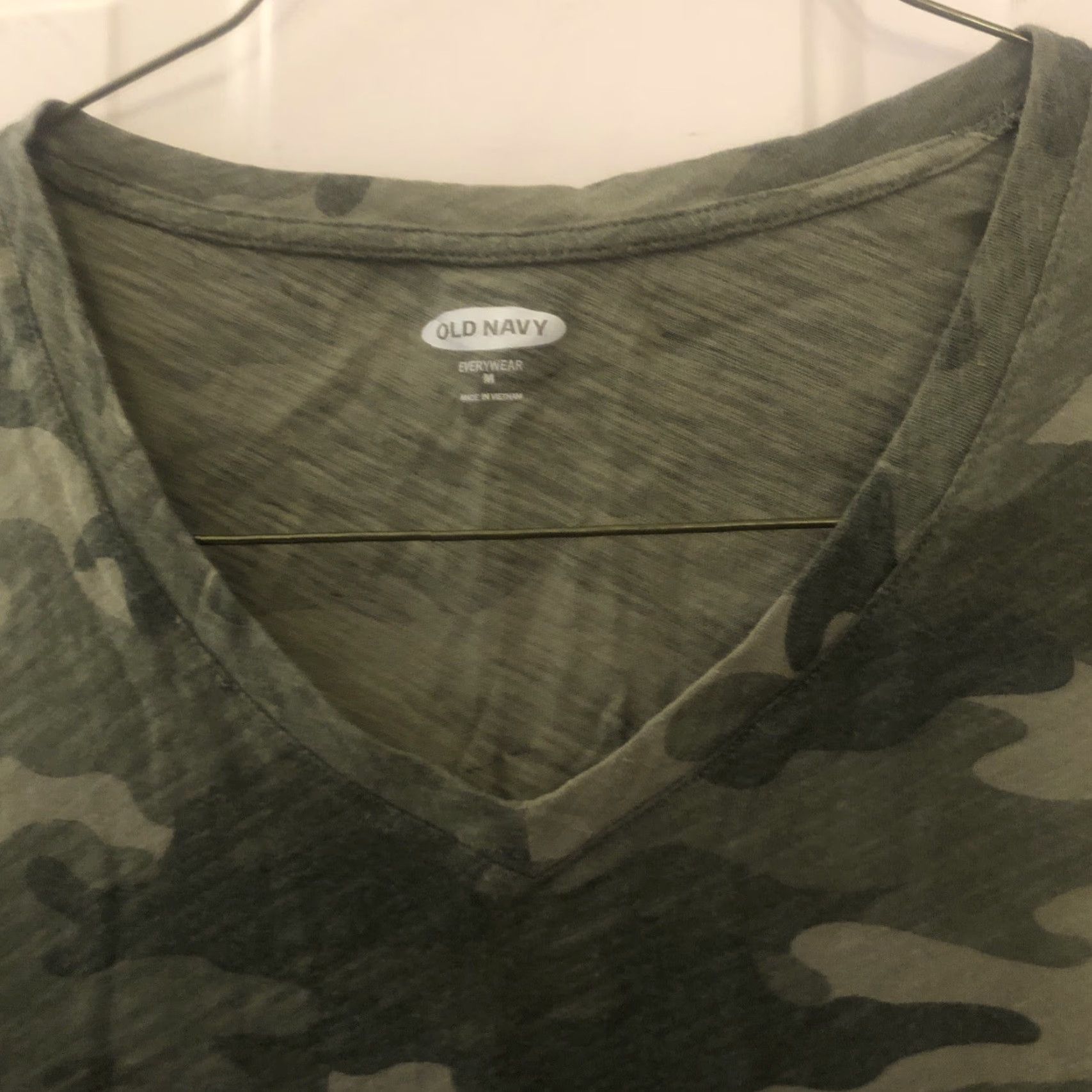 Old Navy Old Navy T-Shirt Women Medium Green Camo Short Sleeve Crew Neck Shirt Size M / US 6-8 / IT 42-44 - 2 Thumbnail