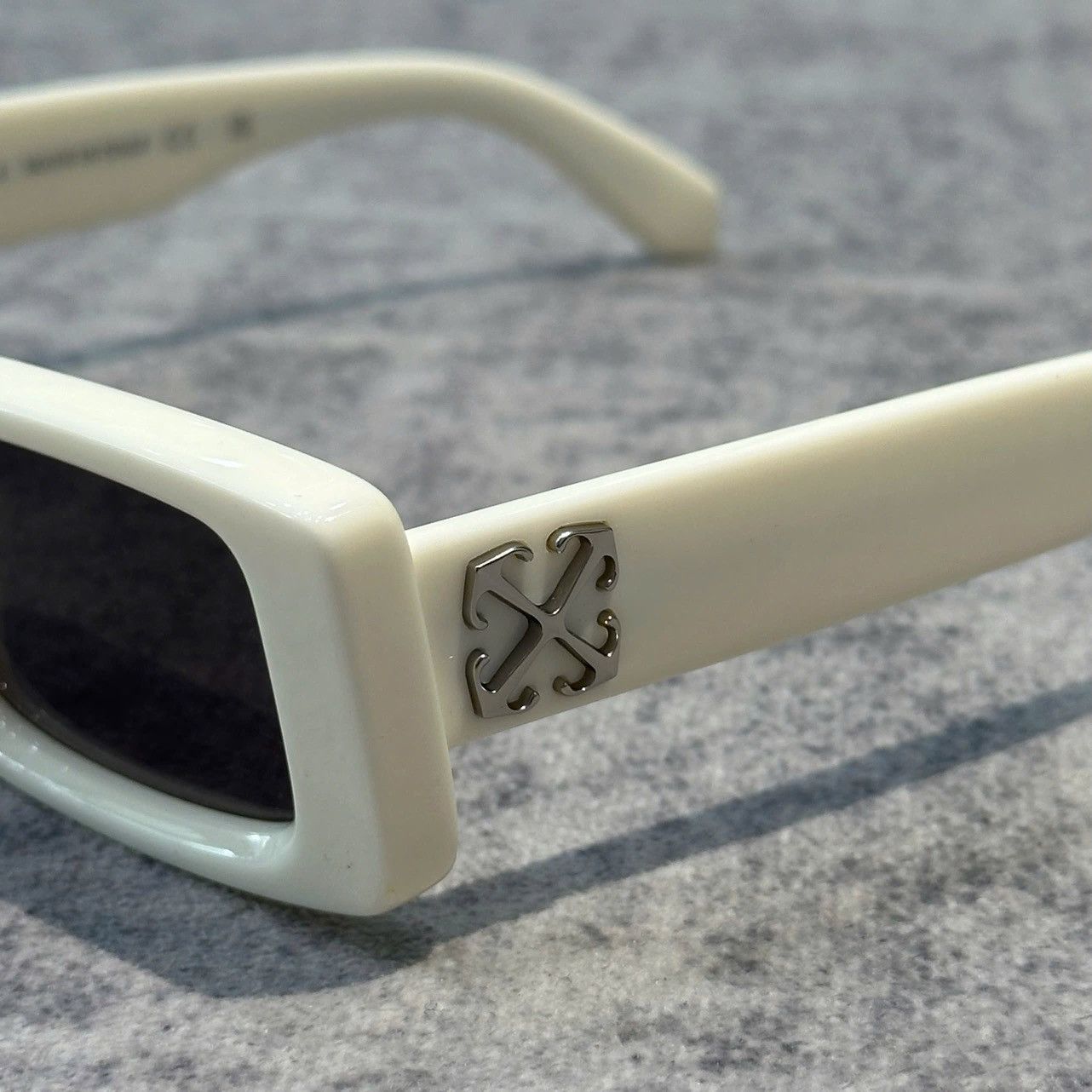 Off-White OFF WHITE ARTHUR WHITE DARK GREY SUNGLASSES Size ONE SIZE - 6 Thumbnail