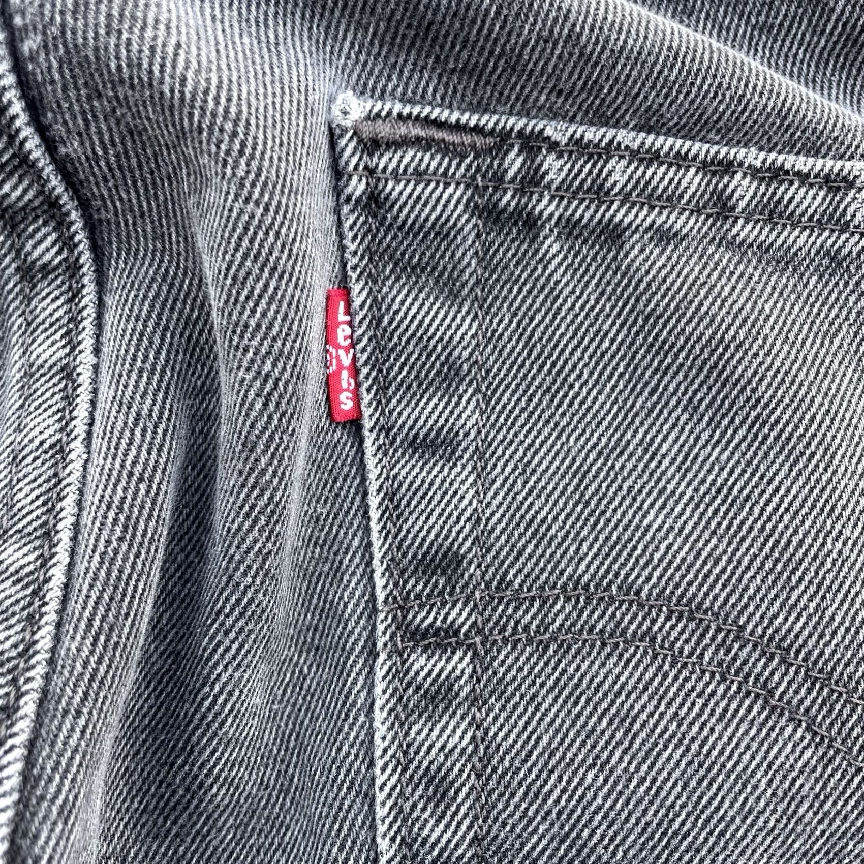 Levi's VINTAGE Levis 505 Jeans Mens Size 33 Black Denim Regular Straight Leg Faded Y2K Size US 33 - 4 Thumbnail