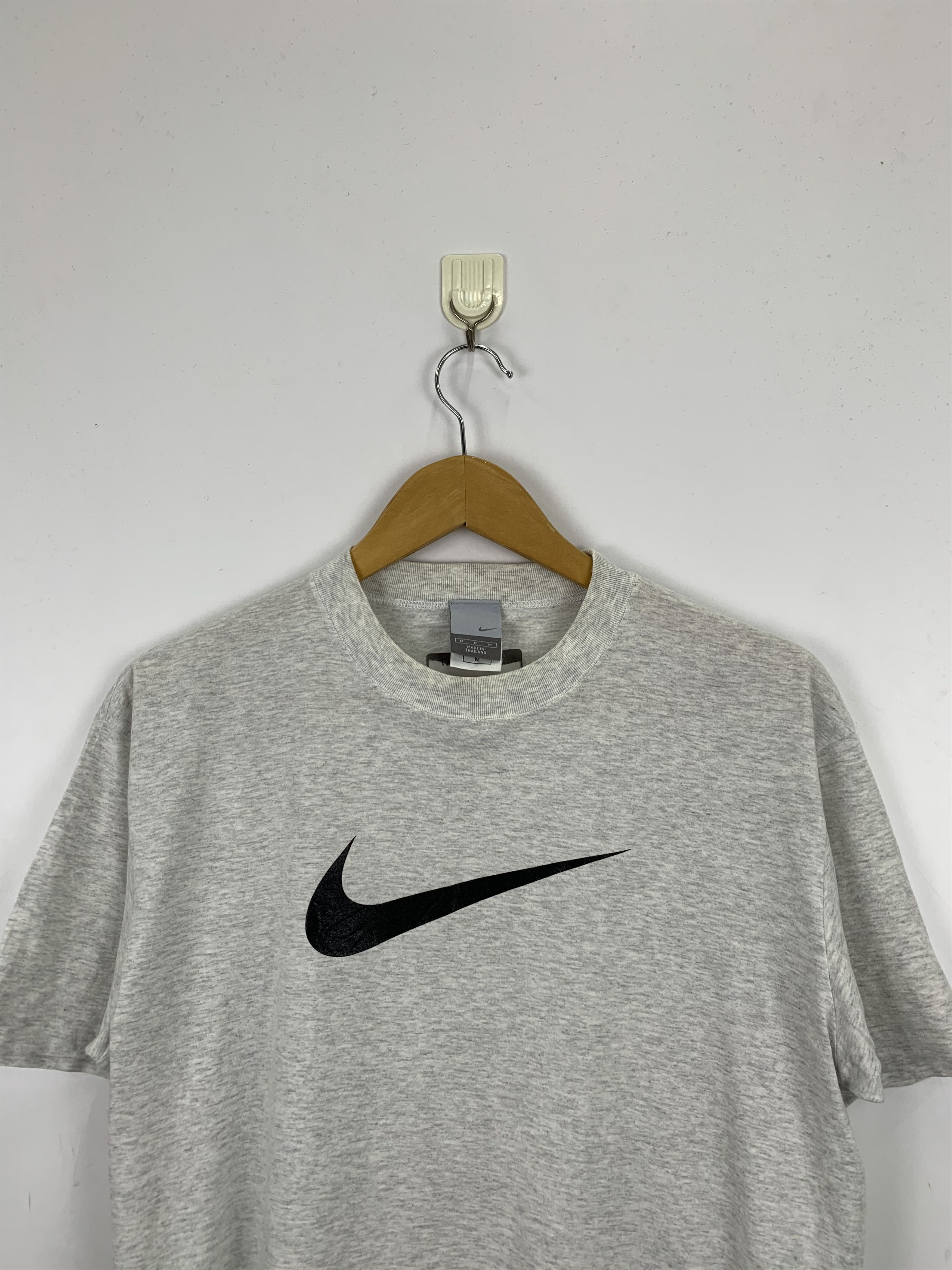 Nike × Vintage Vintage Y2K Nike Swoosh Center T Shirt TA0221 Size US M / EU 48-50 / 2 - 2 Thumbnail