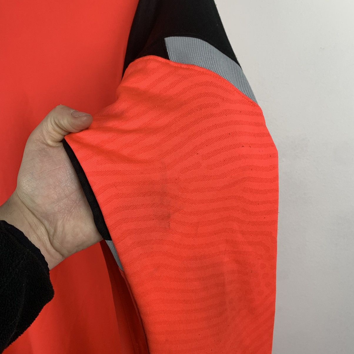 Nike Nike Liverpool Football Club Soccer Long Sleeve AXA Size L Size US L / EU 52-54 / 3 - 19 Thumbnail