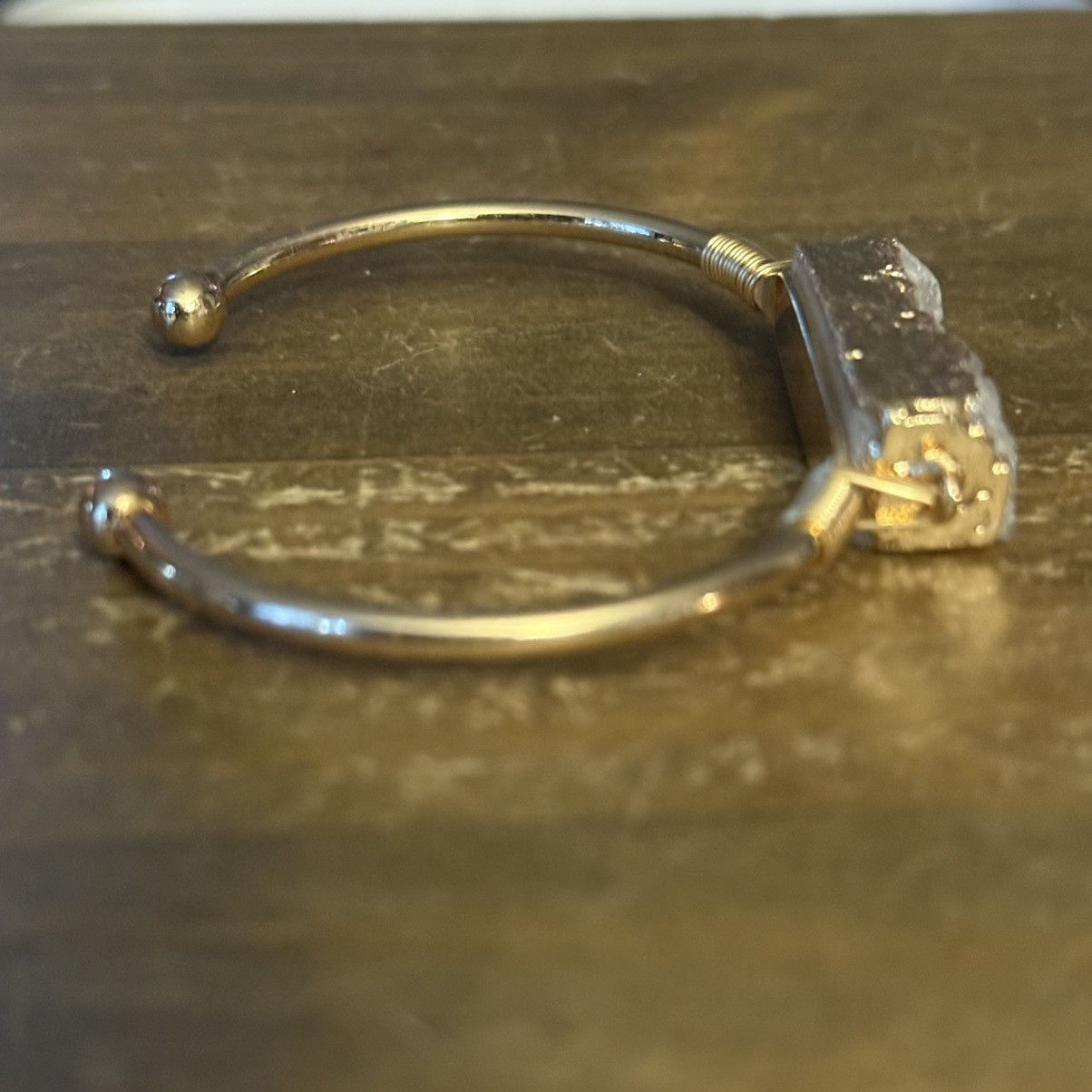 Other Gold tone white druzy cuff bangle bracelet Size ONE SIZE - 6 Thumbnail