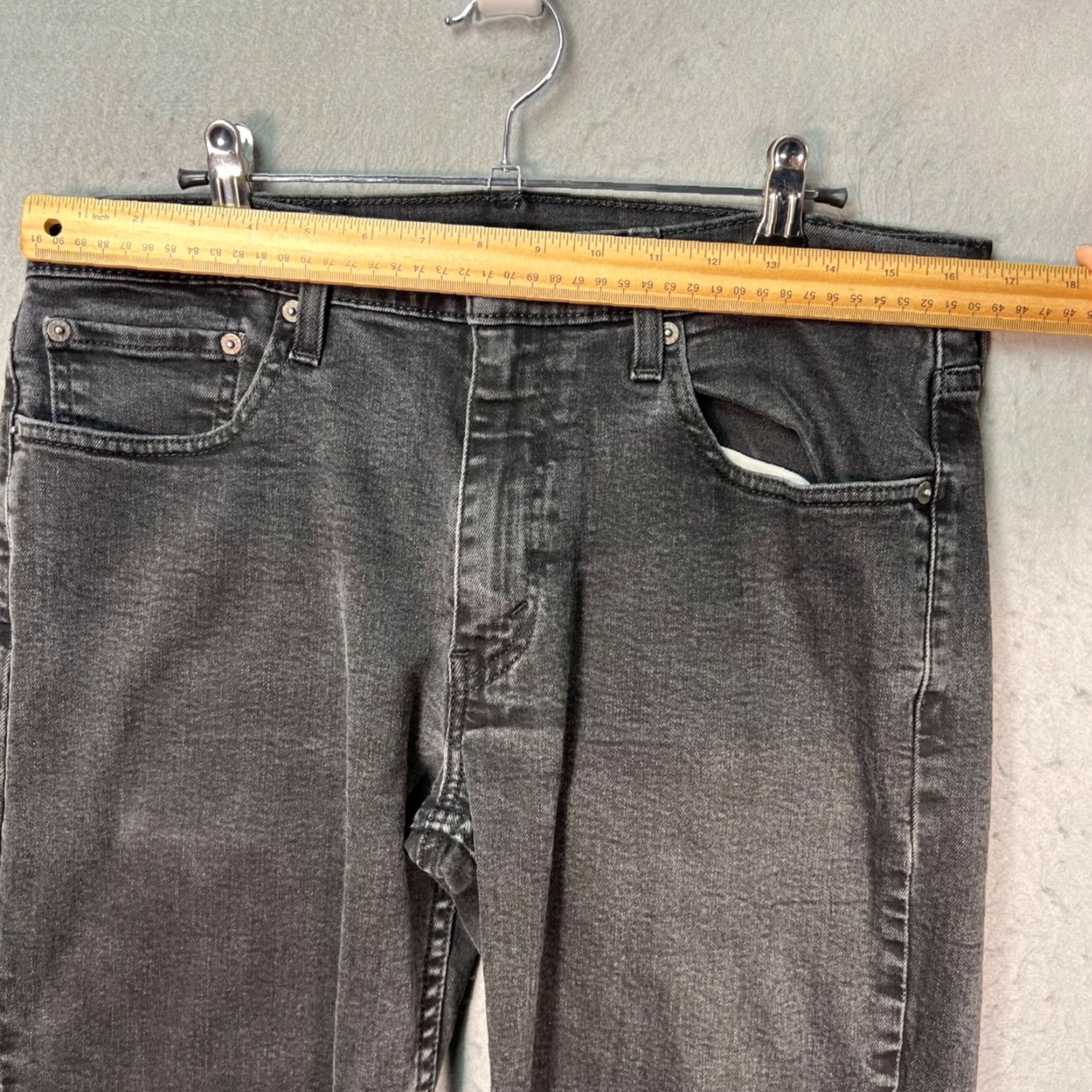 Levi's Levis 514 Mens Jeans Black Cotton Blend Denim Straight 33x29 Regular Pocket 5-Pocket Design Denim Men Jeans Levi's 500 Series Size US 33 - 6 Thumbnail