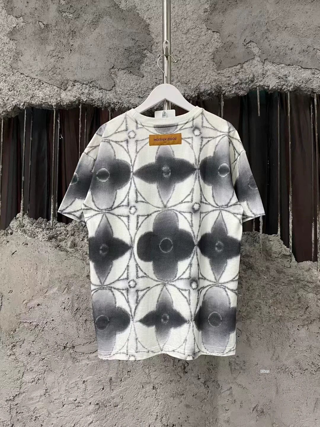 Louis Vuitton Louis Vuitton Black White Ink Flower Tee Size US 30 / EU 46 - 2 Thumbnail