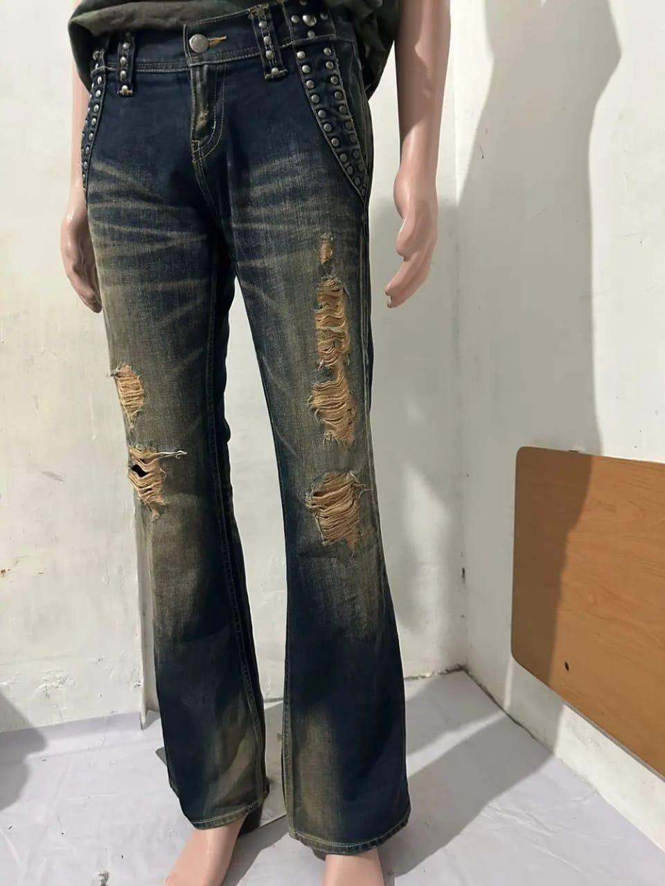 Vanquish Rare!!! Vanquish Japan studded Distressed FLared Mud Denim Size US 29 - 16 Thumbnail