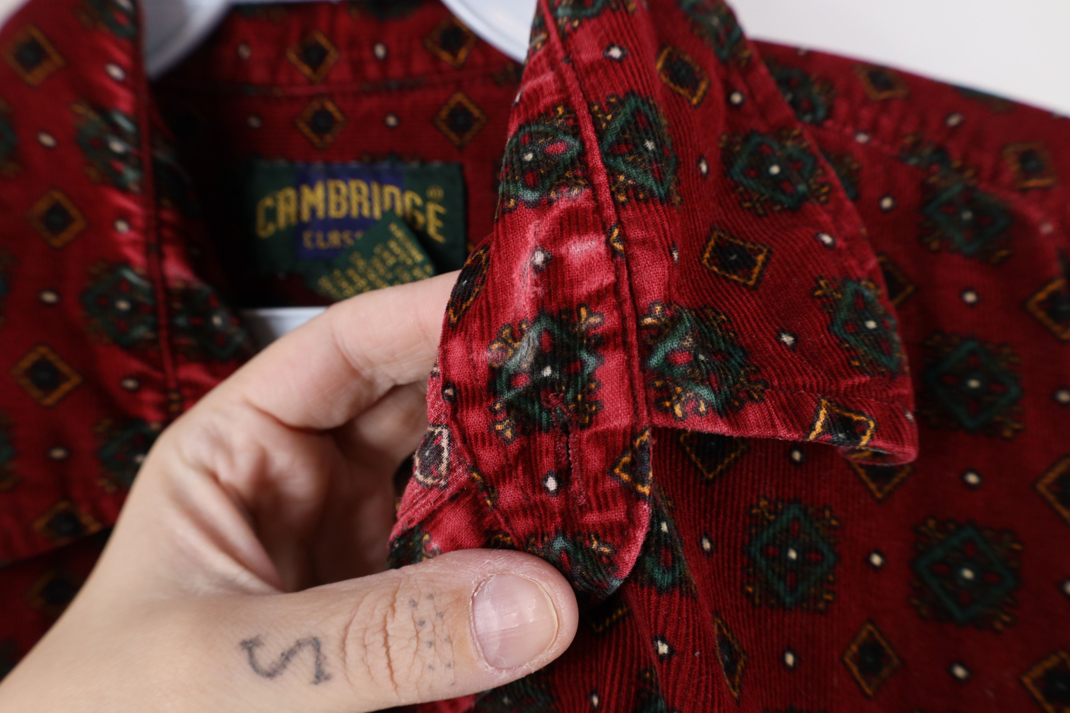 Vintage Vintage 90s Streetwear Corduroy Collared Button Shirt Size US M / EU 48-50 / 2 - 8 Thumbnail