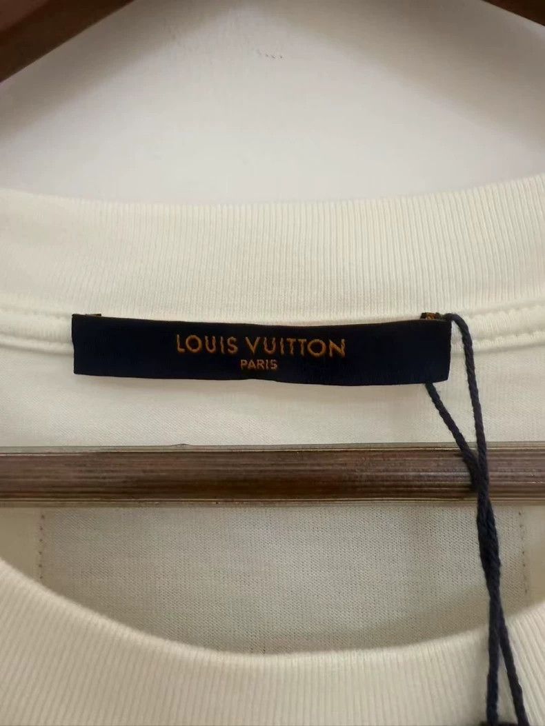 Louis Vuitton Louis Vuitton Beige neon oil painting portrait short sleev Size US XXL / EU 58 / 5 - 4 Thumbnail