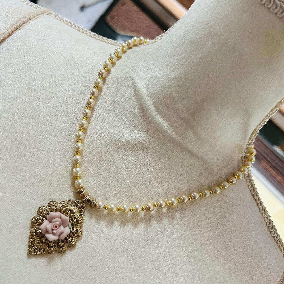 Handmade Handcrafted vintage repurpose Victorian porcelain necklace Size ONE SIZE - 1 Thumbnail