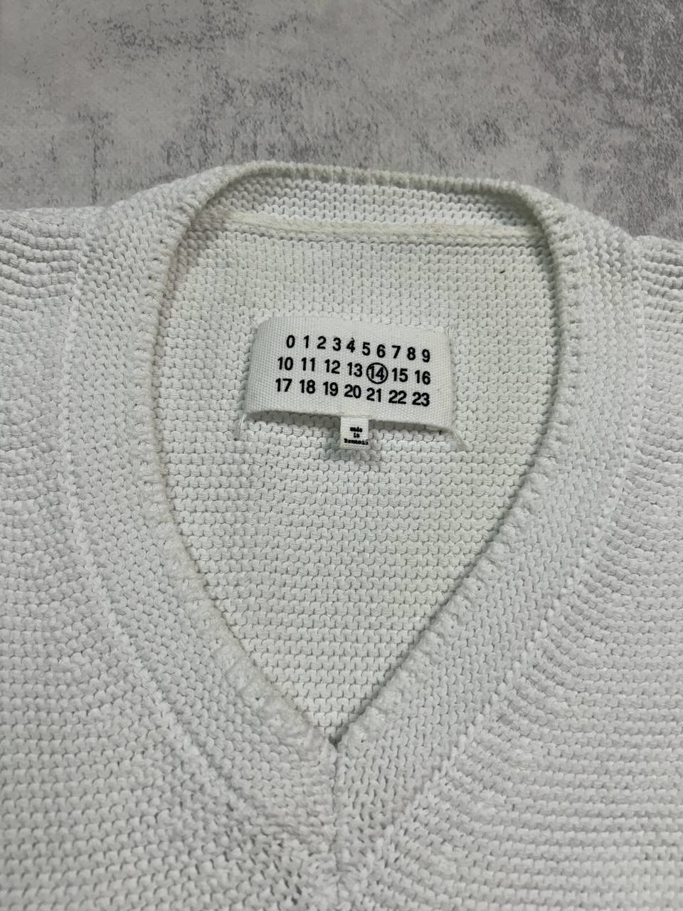 Maison Margiela Maison Margiela rare lixury man V-neck sweater Size US L / EU 52-54 / 3 - 2 Thumbnail