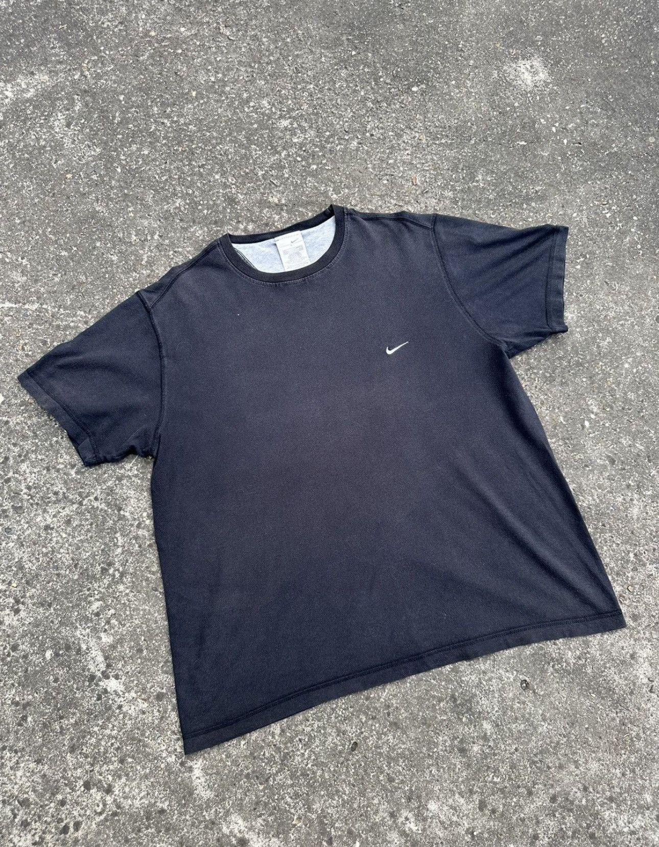 Nike Vintage Nike T-shirt Faded Swoosh Logo White Size US L / EU 52-54 / 3 - 4 Thumbnail
