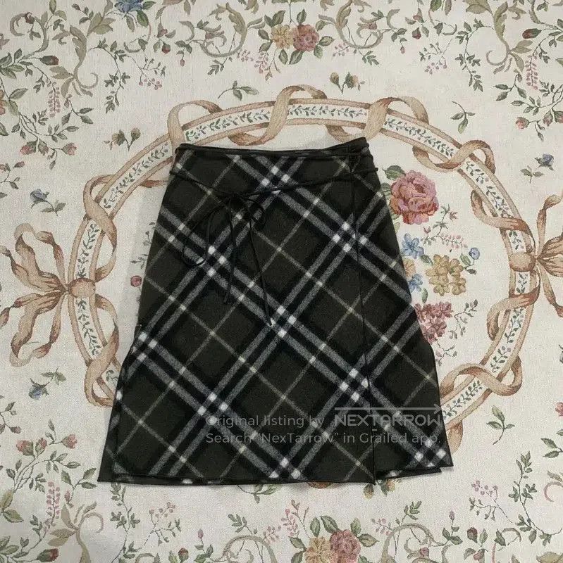 Burberry Burberry Green Wool Midi Skirt. Size 23" - 2 Thumbnail