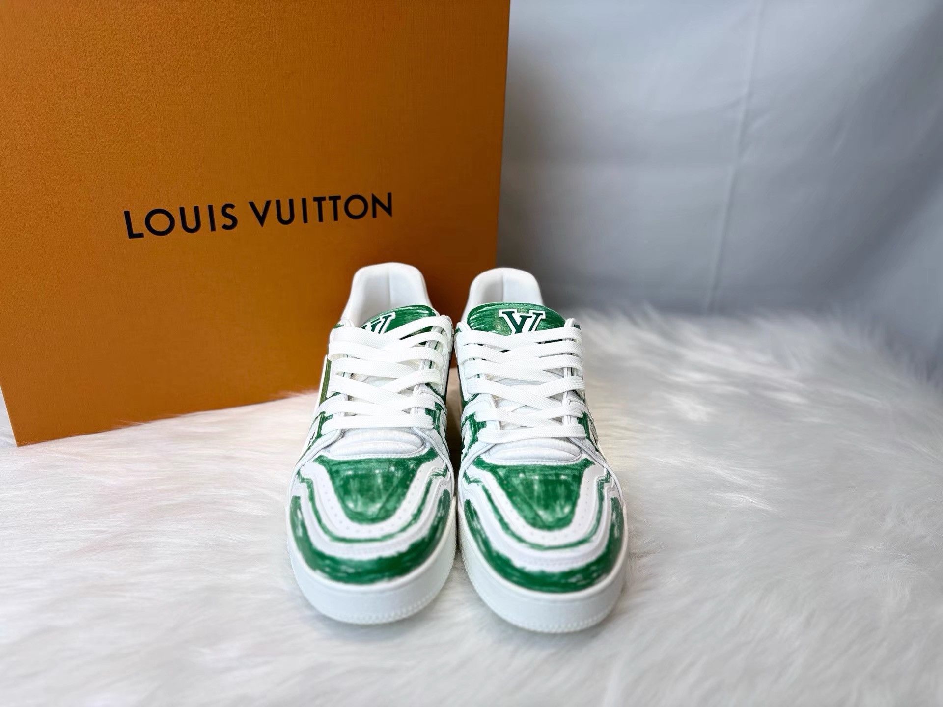 Louis Vuitton Louis Vuitton Artisan Graffiti White Green Sneakers K36 Size US 9.5 / EU 42-43 - 2 Thumbnail