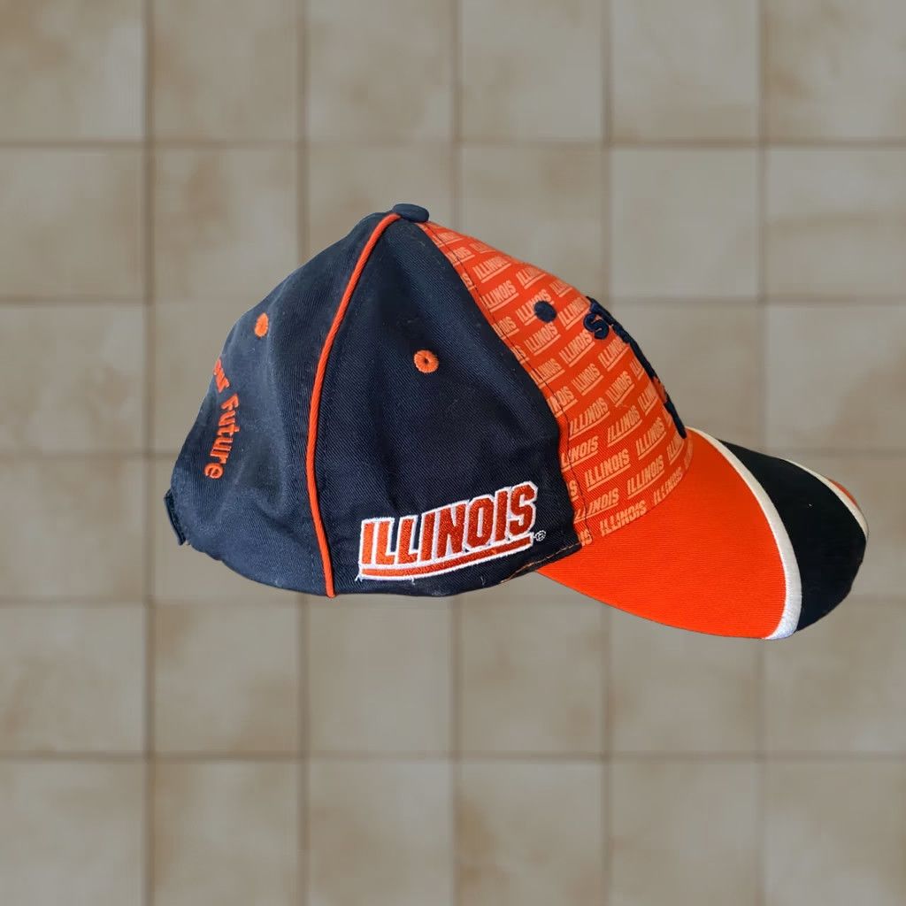 Vintage VINTAGE Illinois Fightin Illini STONE SEED Patch Snapback Trucker Hat USA Men Adjustable Blue Size ONE SIZE - 1 Thumbnail