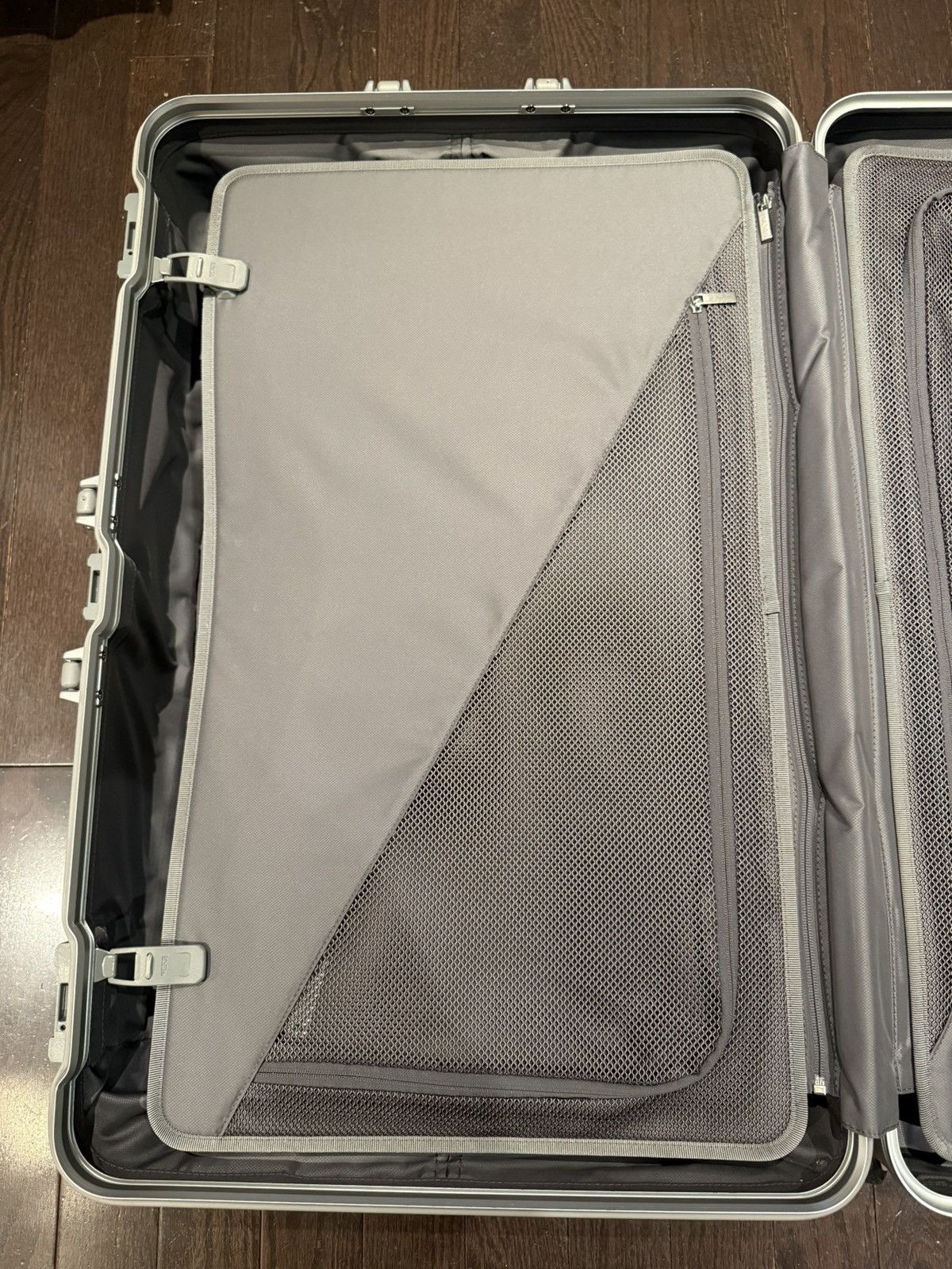 Tumi TUMI Extended Trip Packing Case Silver Aluminum 31” Luggage Size ONE SIZE - 13 Thumbnail