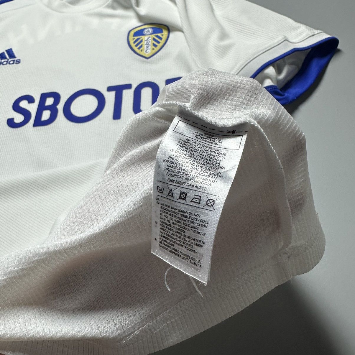 Adidas LEEDS UNITED ADIDAS 2020/2021 FOOTBALL JERSEY #18 RAPHINHA Size US L / EU 52-54 / 3 - 11 Thumbnail