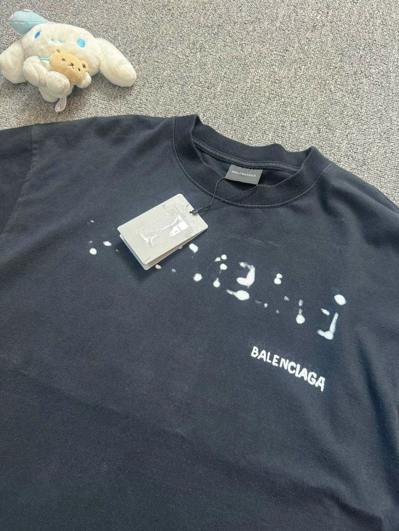 Balenciaga Balenciaga Blurred letter logo short sleeve 2502-Nextarrow Size US XS / EU 42 / 0 - 3 Thumbnail