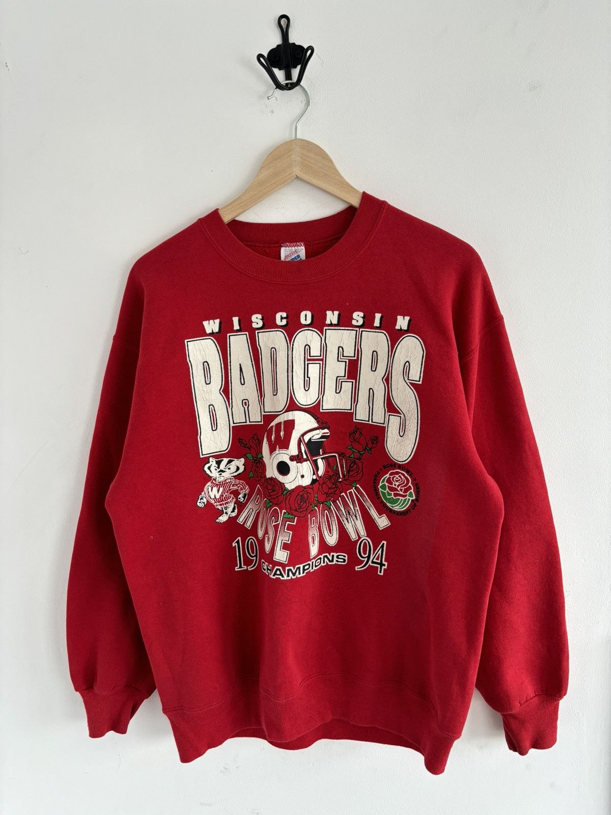 NFL 90S WISCONSIN BADGERS ROSE BOWL GRAPHIC CREWNECK Size US L / EU 52-54 / 3 - 1 Thumbnail