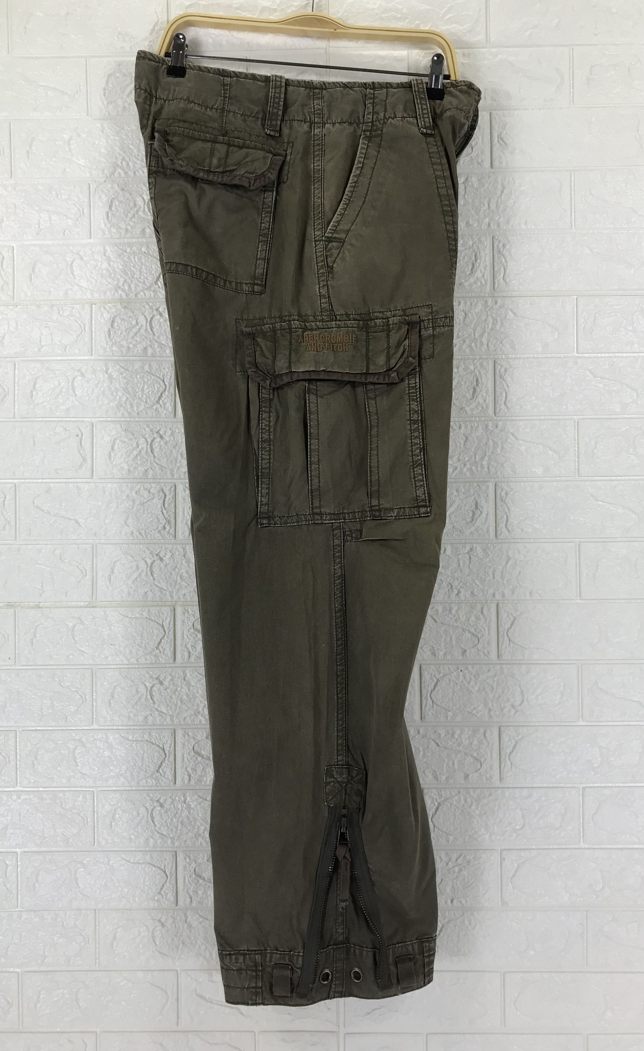 Abercrombie & Fitch Vintage Abercrombie & Fitch Cargo Zipper Wide Leg Pants Size US 33 - 10 Thumbnail