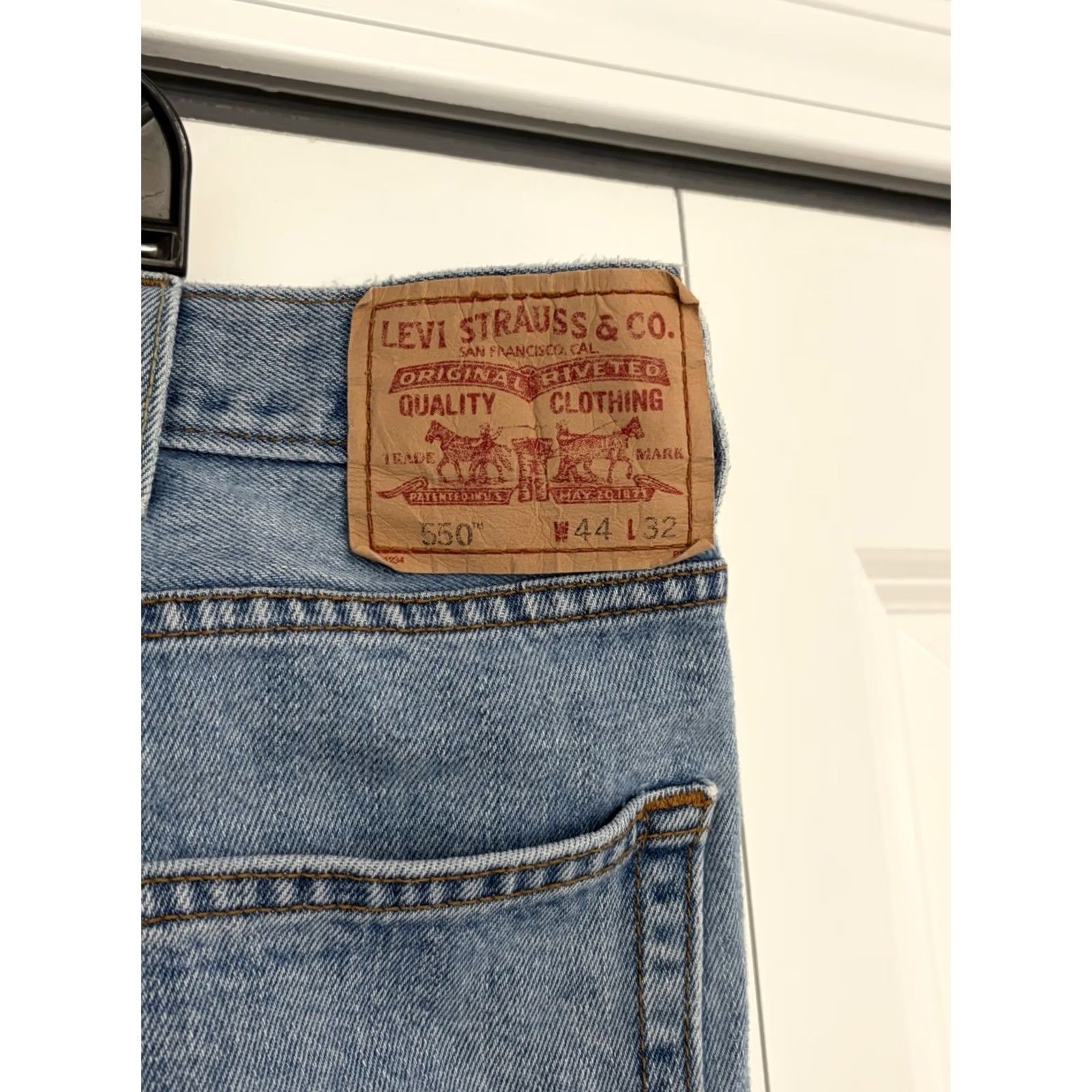 Levi's VINTAGE Levis 550 Jeans Mens Relaxed Fit Denim Blue 44x32 Regular Waist 44 Inseam 32 Zip 5-Pocket Jeans Mens Blue Denim Shirt? Size US 44 / EU 60 - 3 Thumbnail