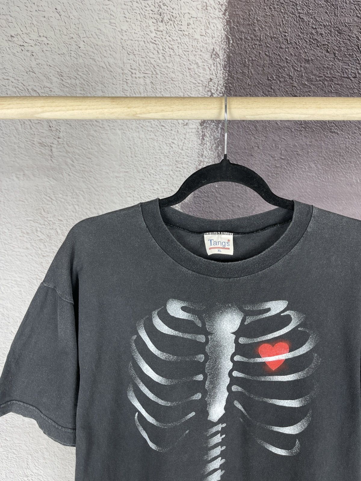 Band Tees Tangs vintage Skeleton Heart X-Ray tee shirt Size US XL / EU 56 / 4 - 3 Thumbnail