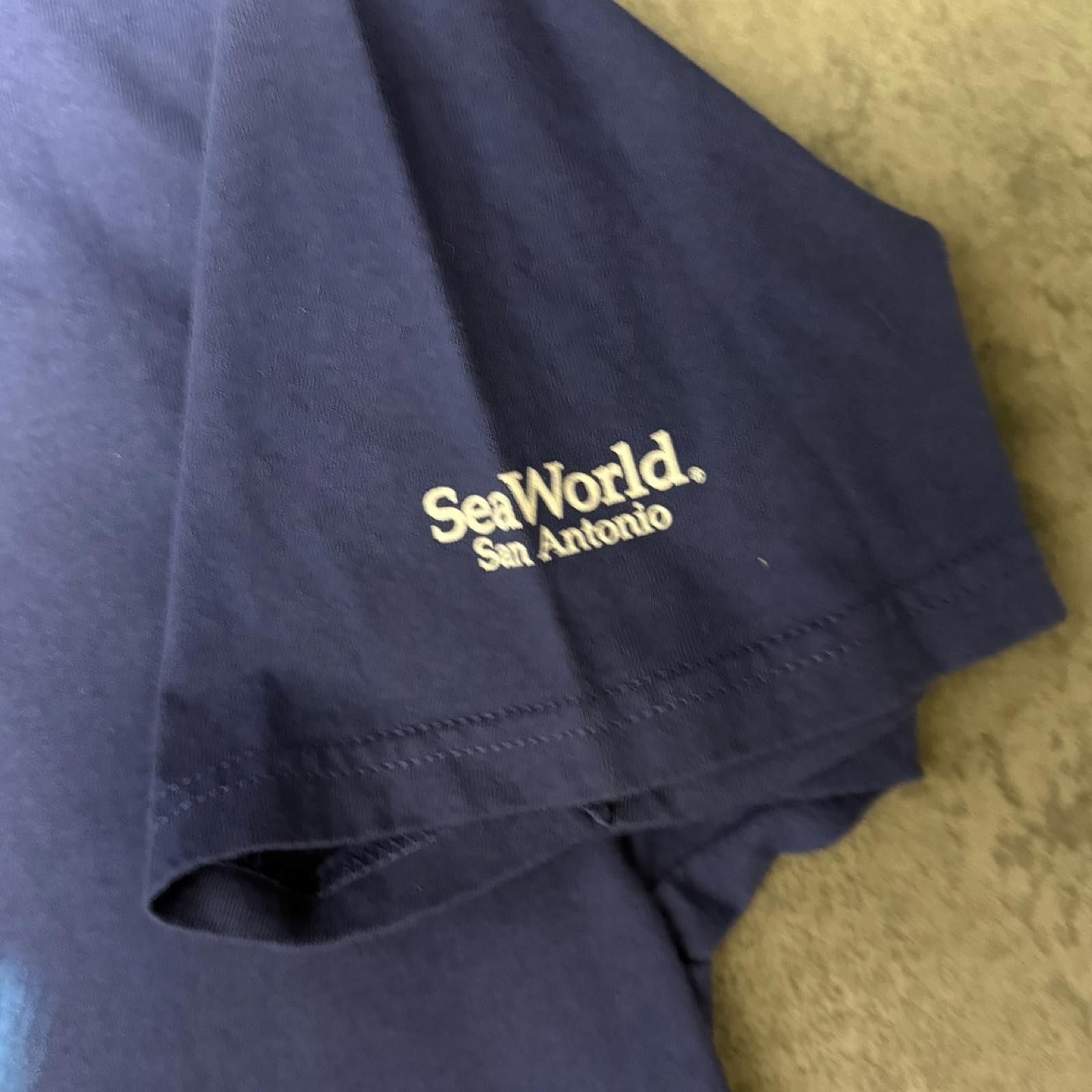 Gildan SeaWorld Steel Eel -- XL -- Size US XL / EU 56 / 4 - 3 Thumbnail
