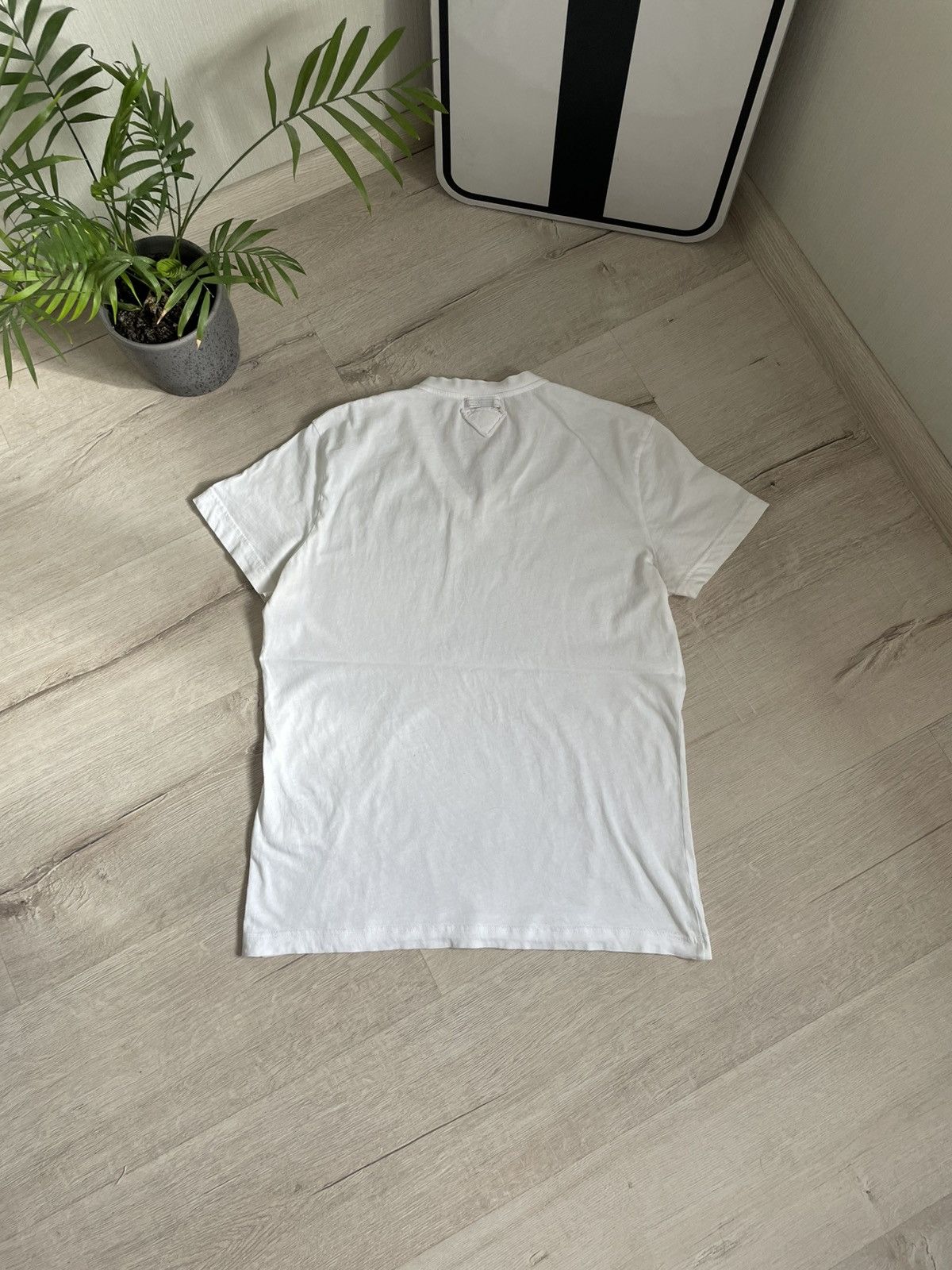 Designer × Prada Rare Prada v-Neck Tee with Triangle back t-shirt Y2k Size US S / EU 44-46 / 1 - 2 Thumbnail