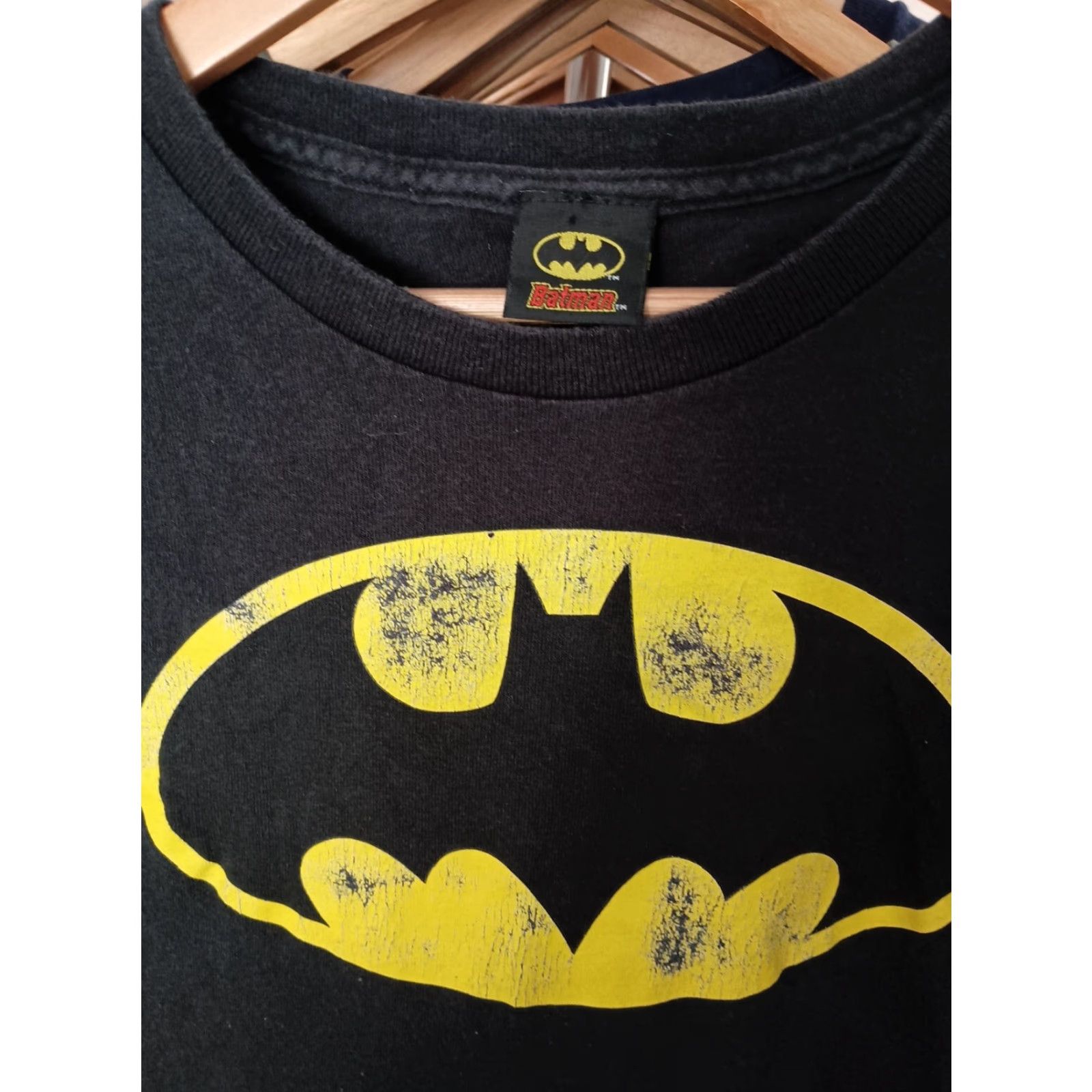 DC Comics VINTAGE Batman T-shirt DC Comics Men Regular L Black Distressed Logo 2013 Bat Tag Size L Mens Shirt Size US L / EU 52-54 / 3 - 2 Thumbnail