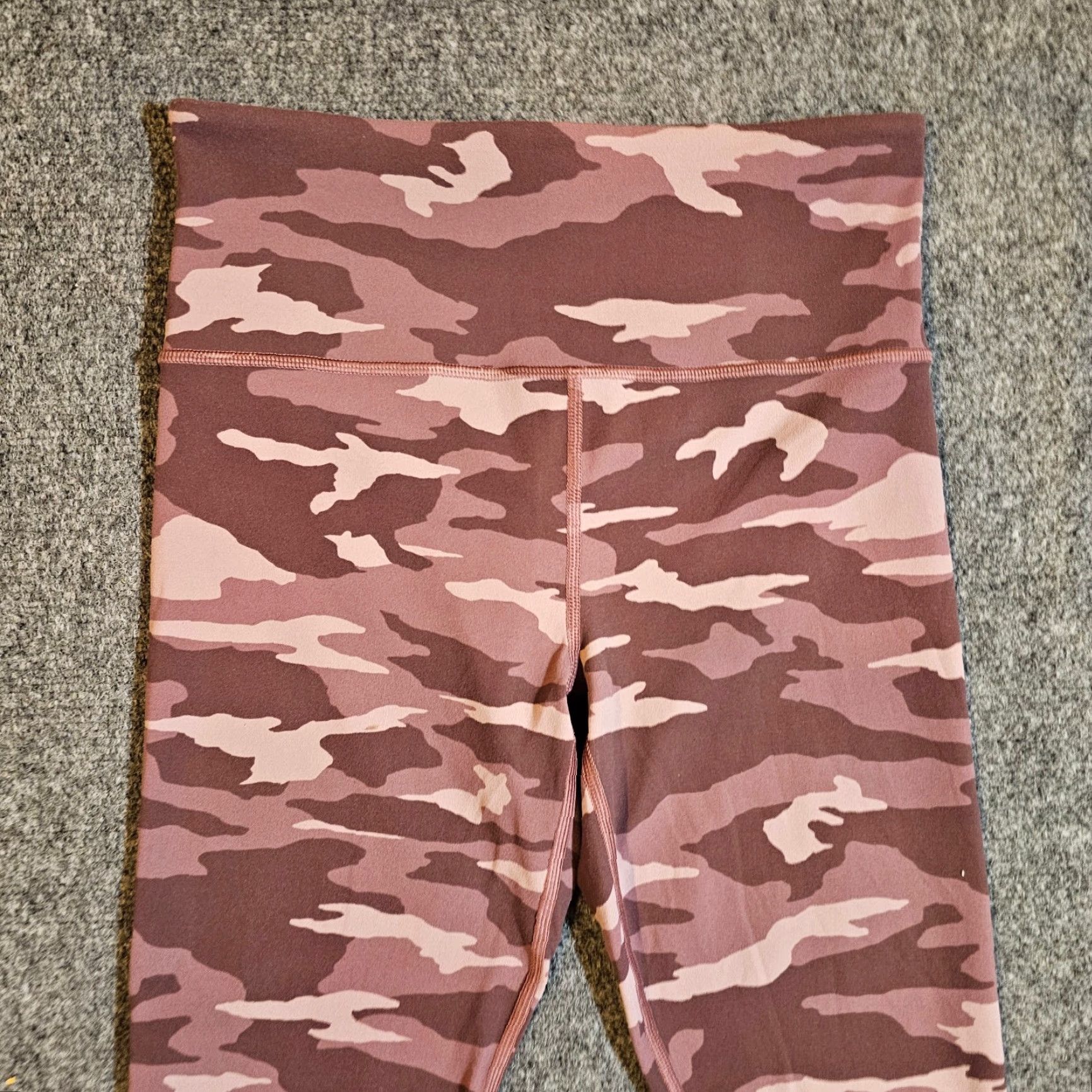 Athleta Athleta Pants Womens Small Pink Camo Elation 7/8 Cropped Stretch Athletic Causal Size 28" / US 6 / IT 42 - 2 Thumbnail