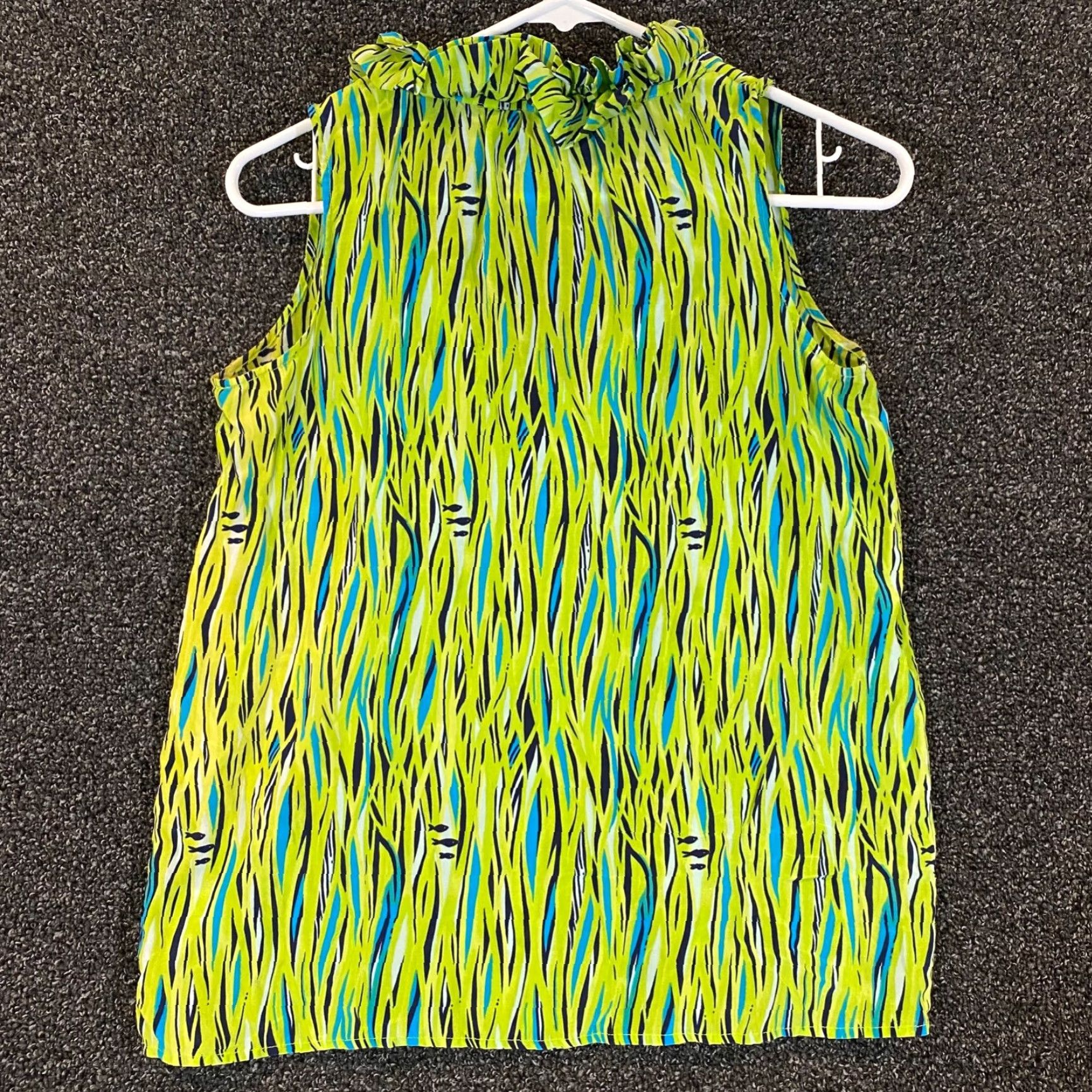 Lilly Pulitzer Lilly Pulitzer Blouse Women Size 2 Green Sleeveless Ruffled 100% Silk Fish Print Animal Print Size XS / US 0-2 / IT 36-38 - 7 Thumbnail