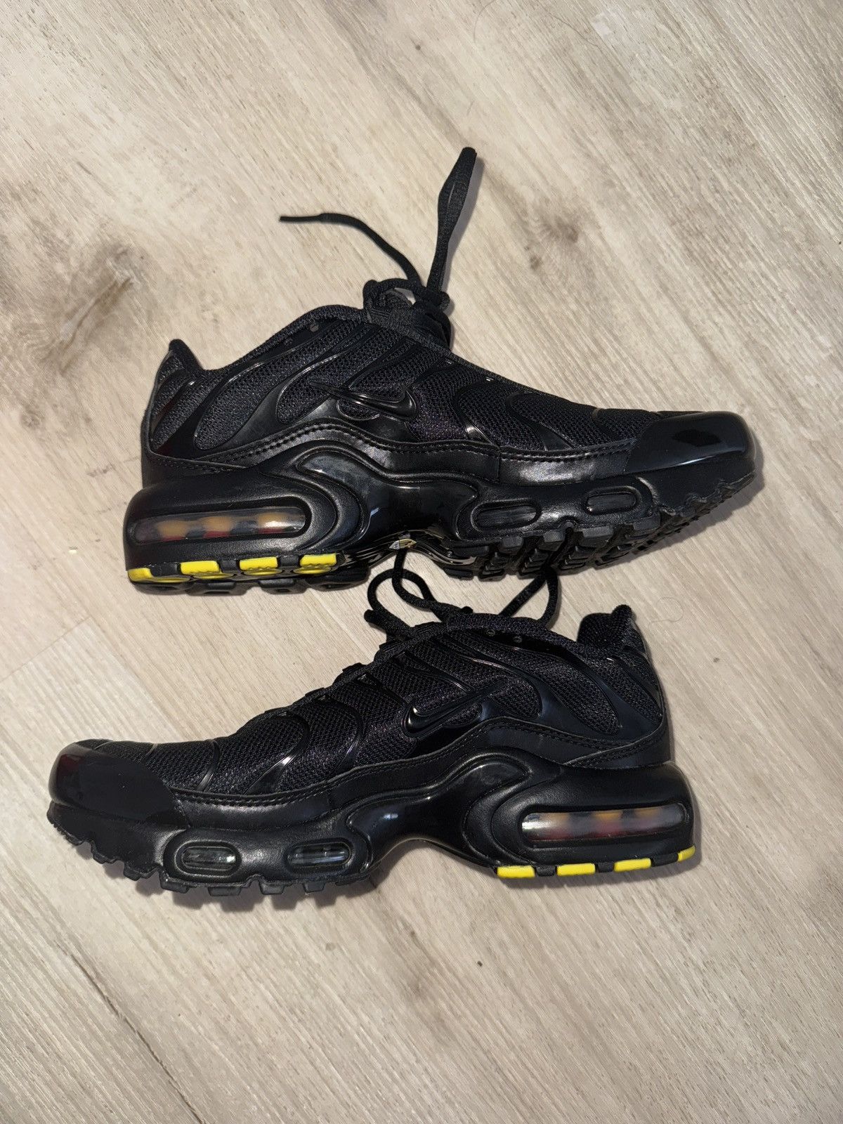 Nike Air VaporMax Plus 'Triple Black' Size US 6 / EU 39 - 2 Thumbnail