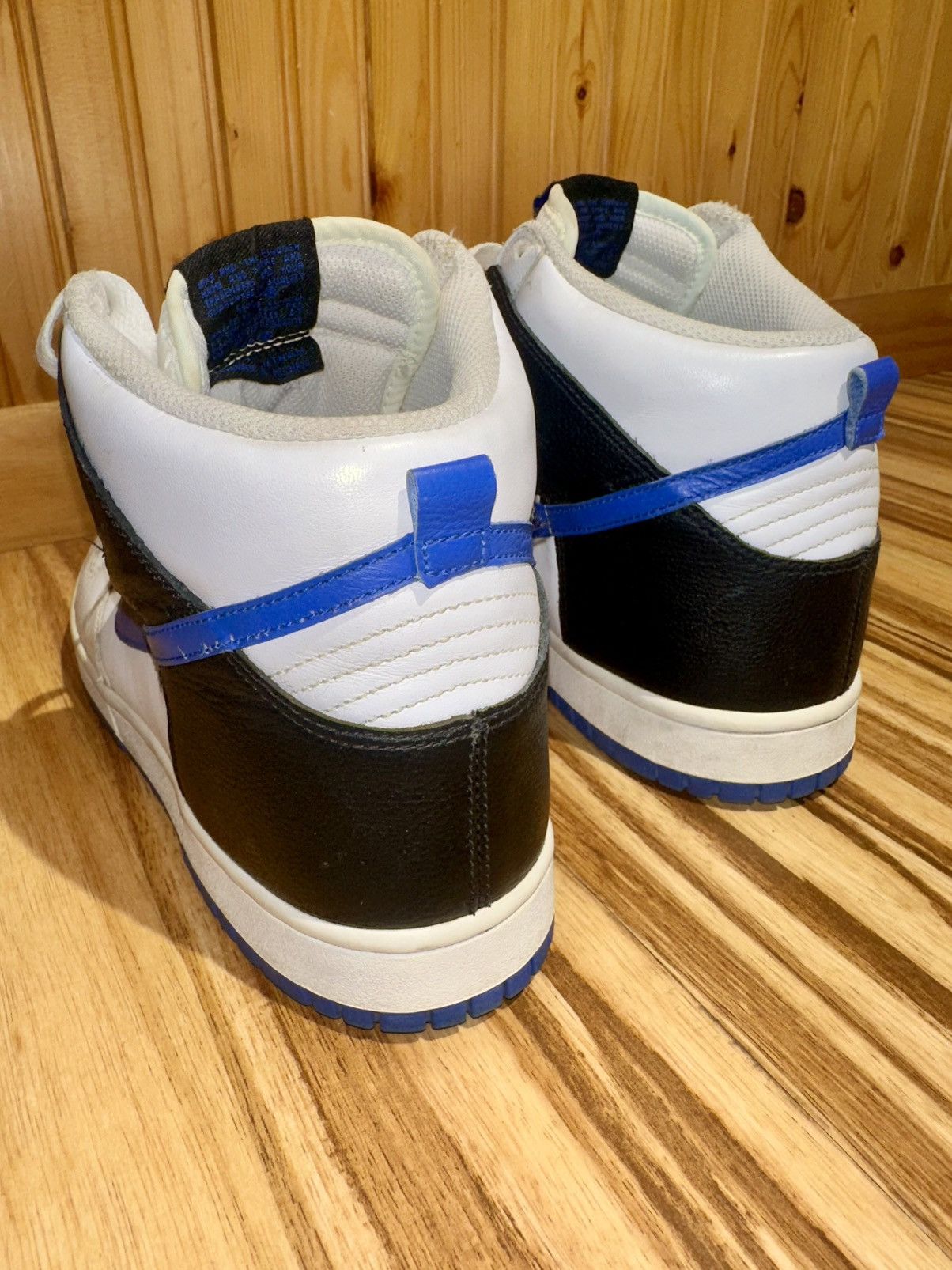 Nike 2008 Nike White Black and Blue Accents Size 9 Size US 9 / EU 42 - 9 Thumbnail