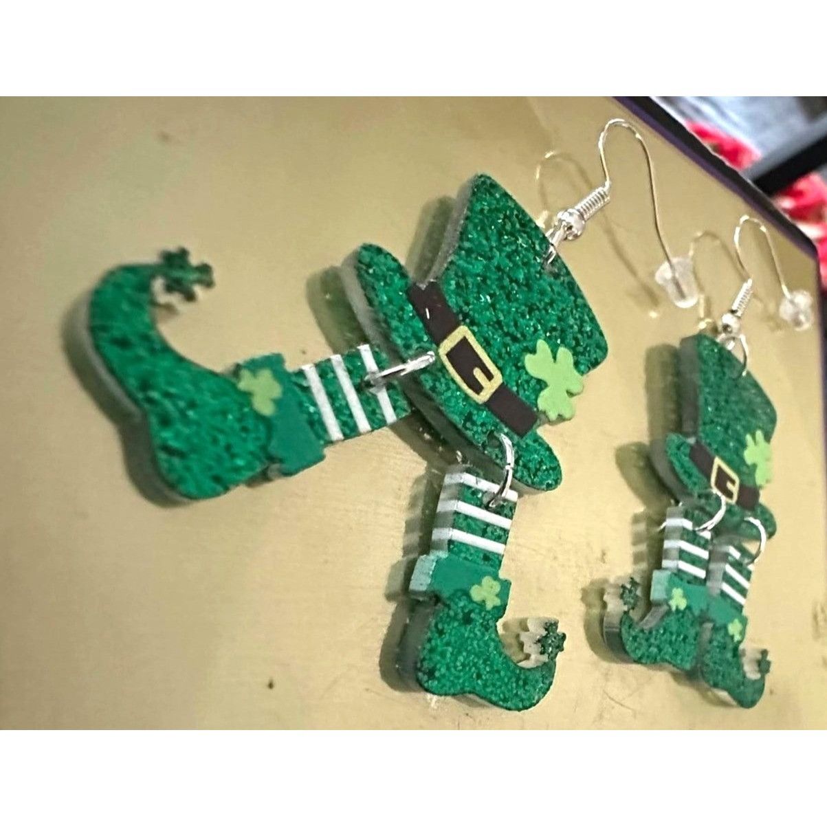 Handmade St Patricks Day Earrings Dangling Wiggly Legs Leprechaun Hat Size ONE SIZE - 3 Thumbnail