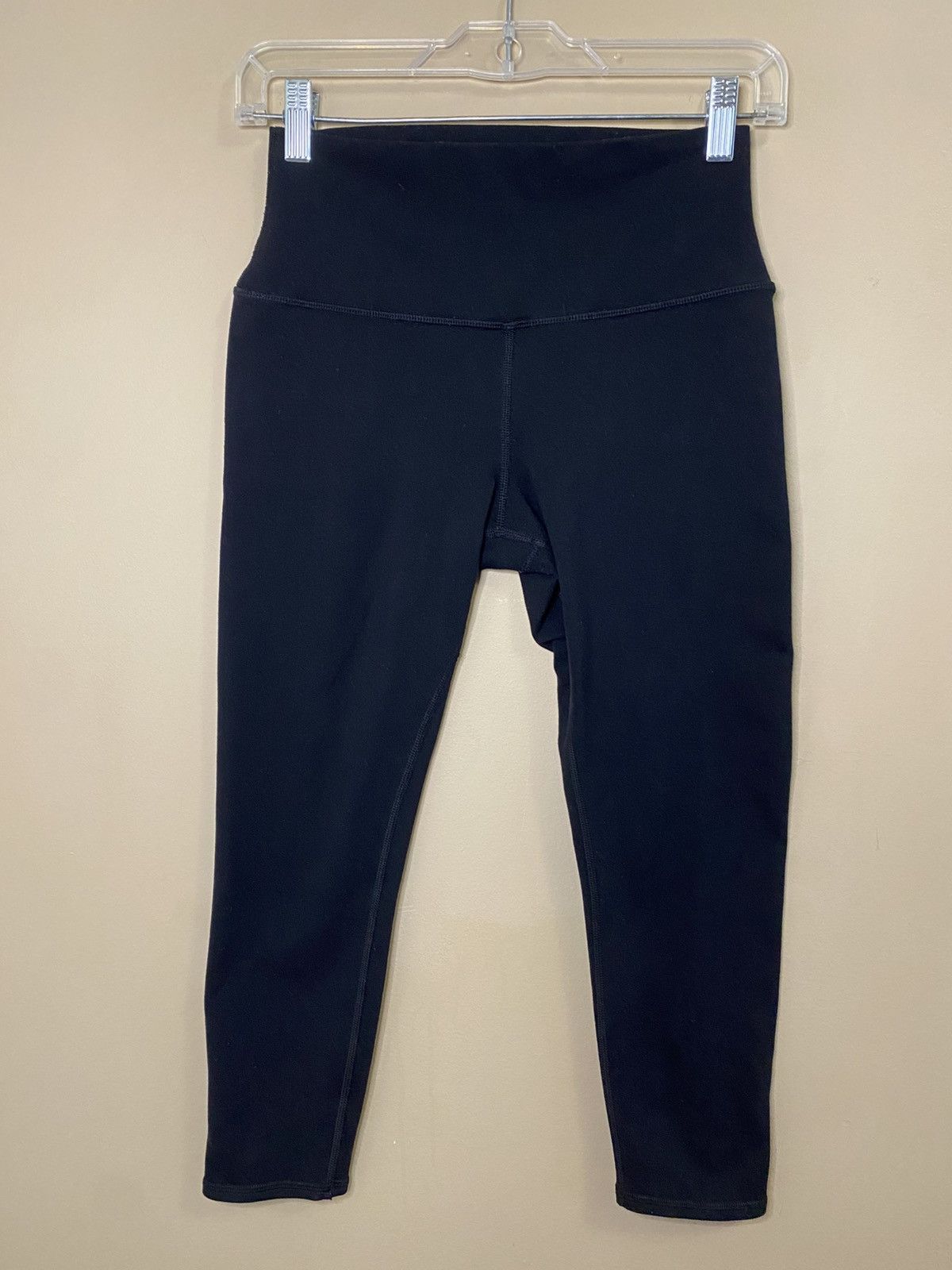 Alo Yoga ALO Yoga Black High-Waisted Airbrush Capri Leggings Size 27" / US 4 / IT 40 - 4 Thumbnail