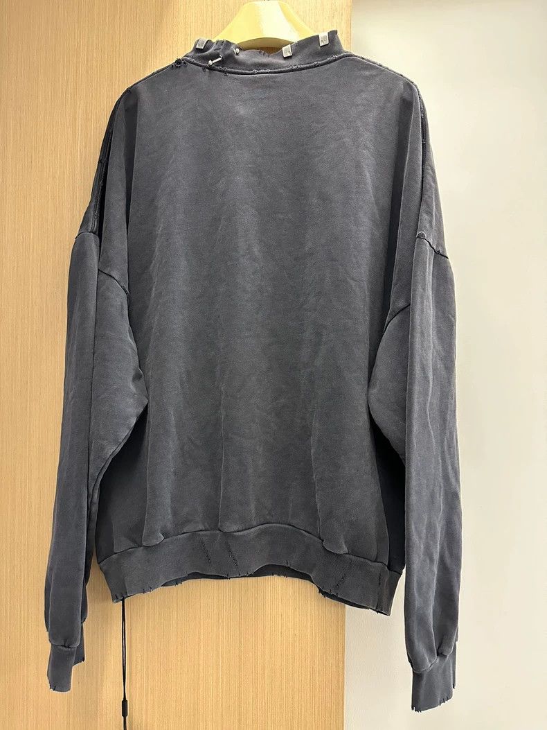 Balenciaga Balenciaga Studded Distressed Faded Crew Neck Sweatshirt Size US S / EU 44-46 / 1 - 2 Thumbnail