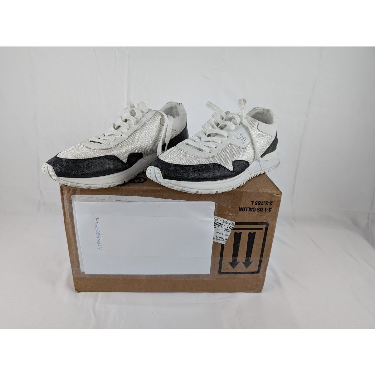Louis Vuitton o1rshd1 Run Away Monogram Sneakers in White/Black Size US 10 / EU 43 - 12 Thumbnail