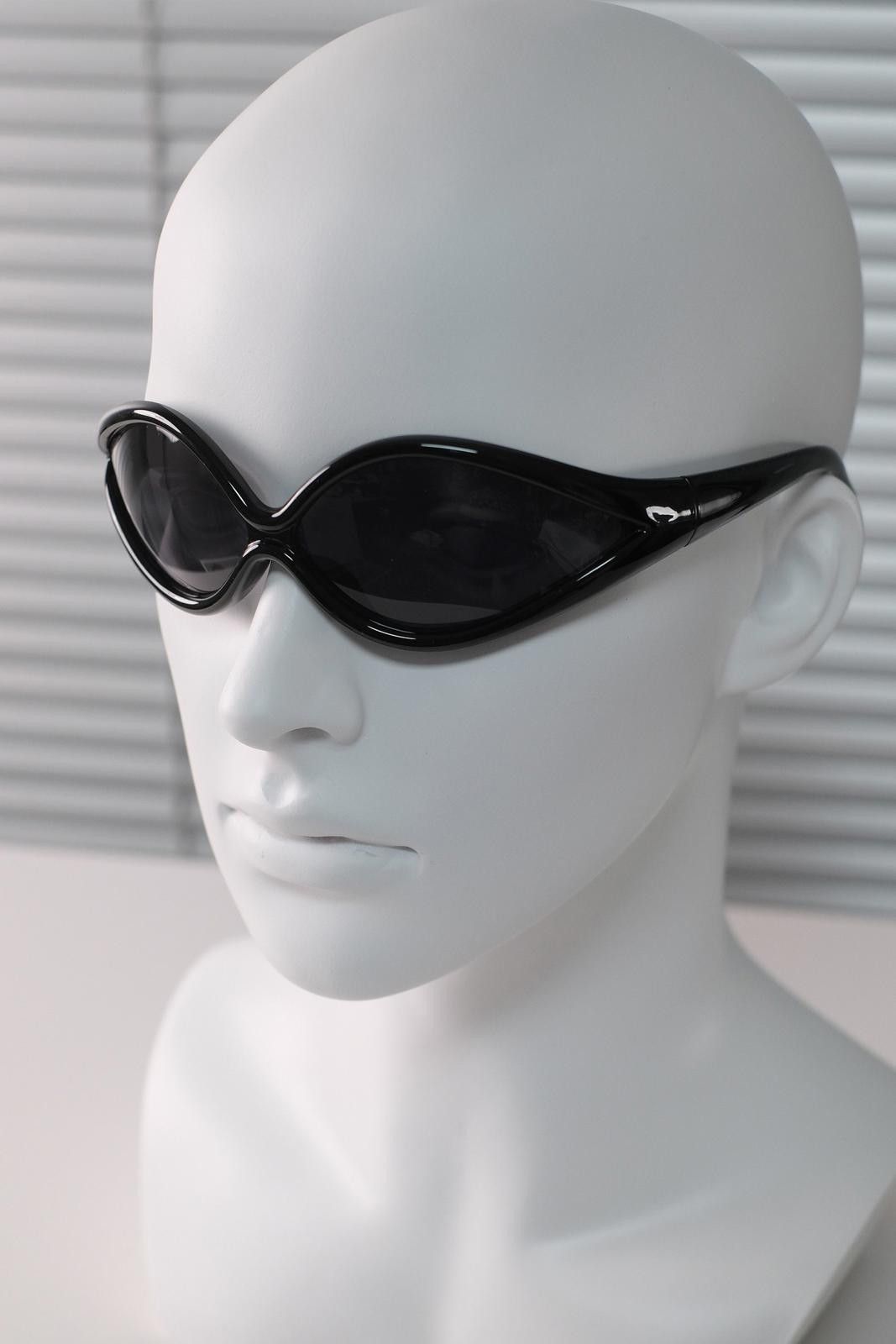 Other Y2k Windproof Avant Garde Futuristic Black Sunglasses Unisex Size ONE SIZE - 1 Thumbnail