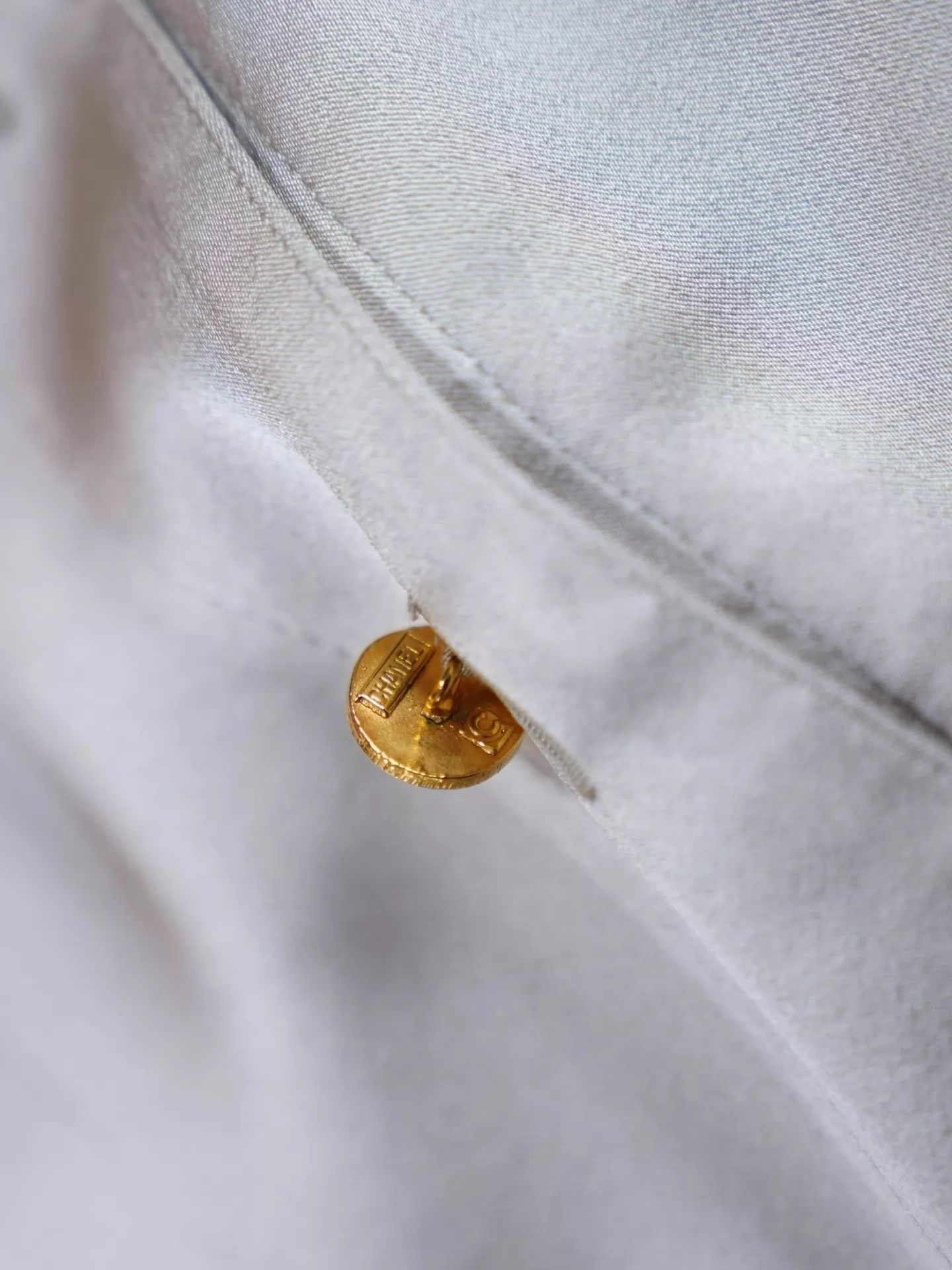 Chanel Chanel Vtg Gray Big Lapel Pleated Gold Button Shirt FR38 Size S / US 4 / IT 40 - 5 Thumbnail