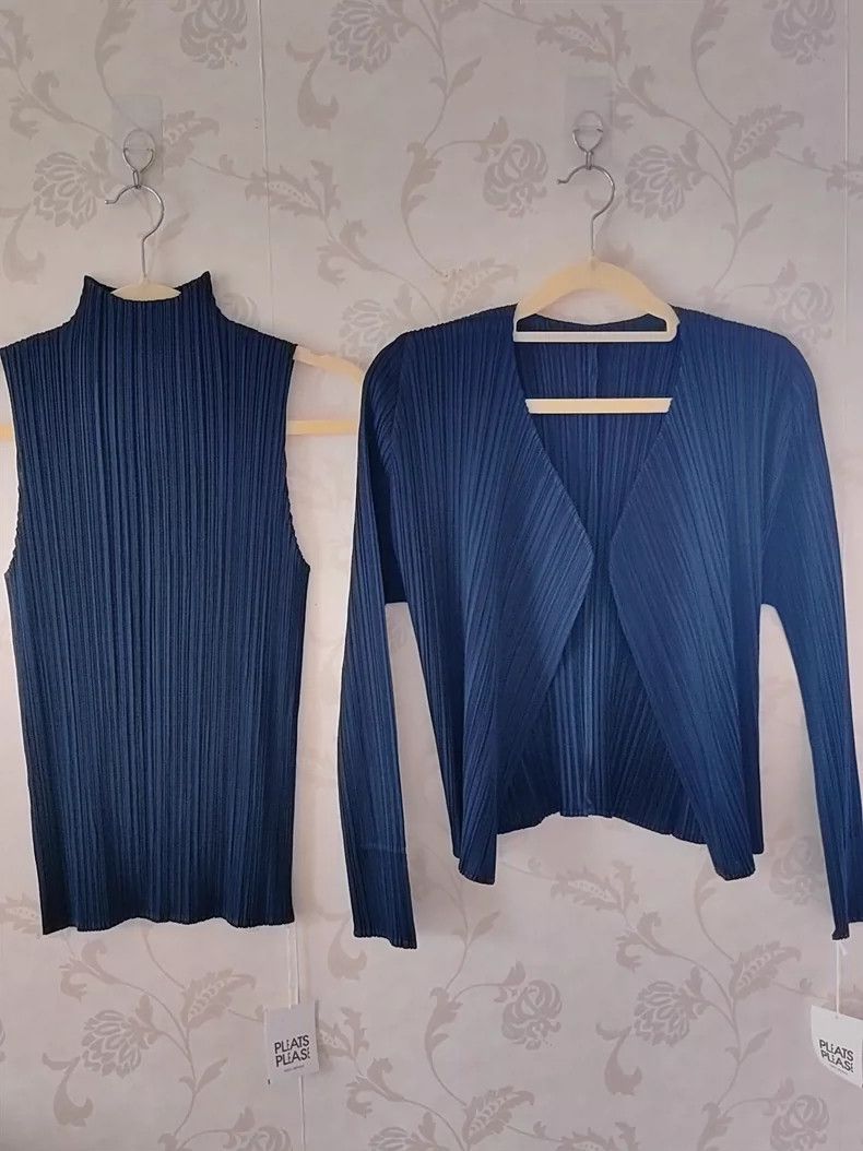 Issey Miyake Issey Miyake size:3 A dark blue high-neck sleeveless vest Size S / US 4 / IT 40 - 8 Thumbnail