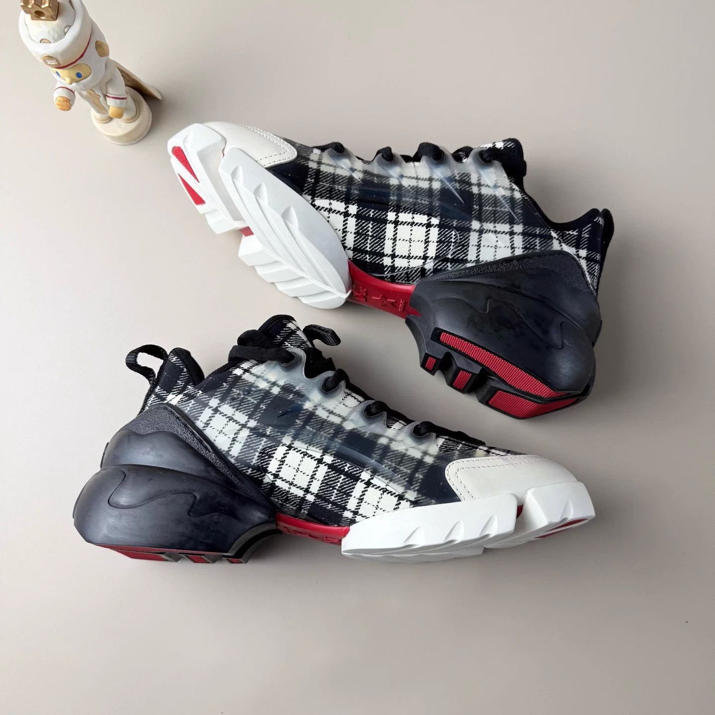 Dior DIOR D-connect plaid b&w casual shoes EUR 36 new Size US 5 / IT 35 - 6 Thumbnail