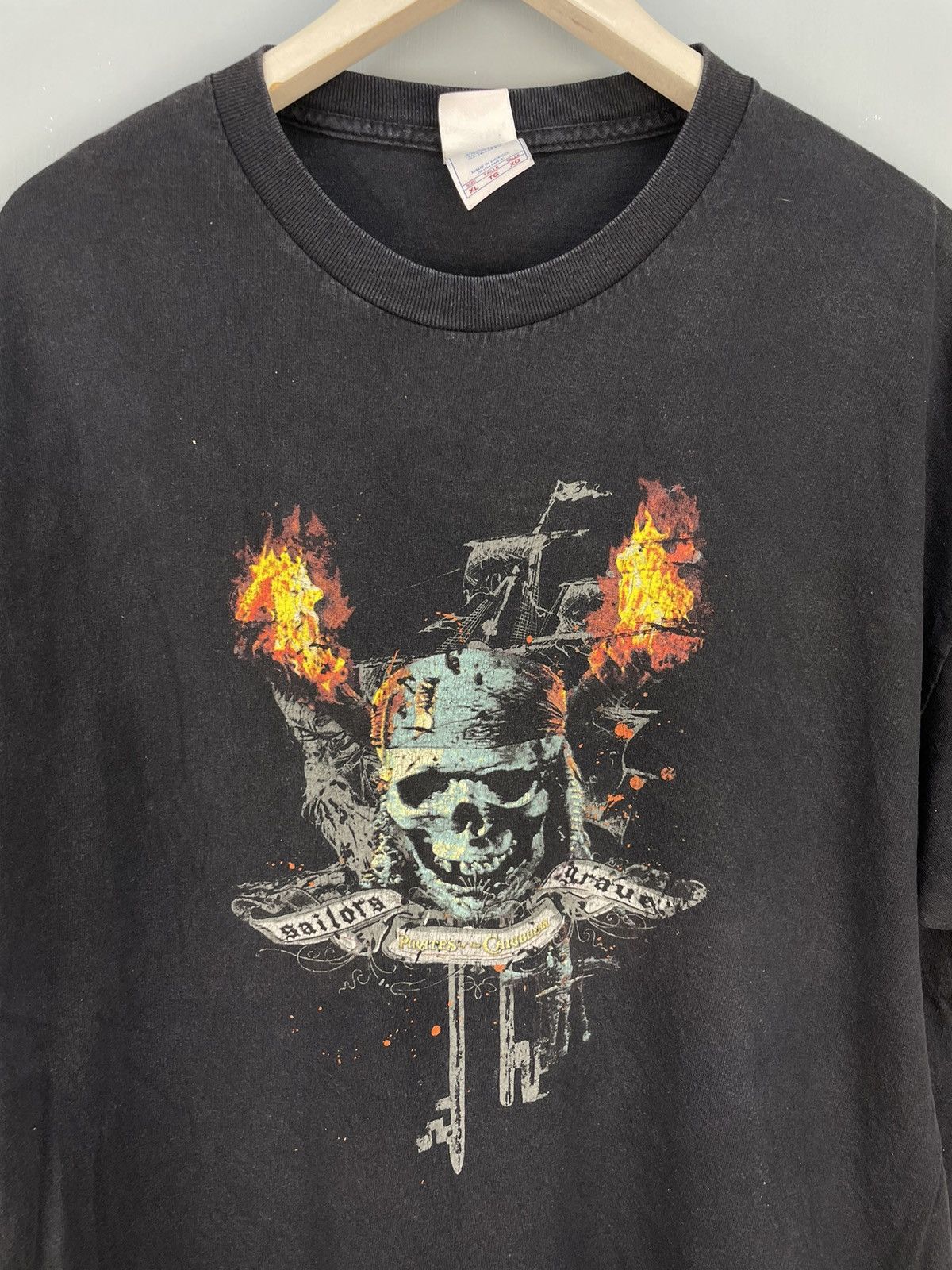 Vintage Vintage Y2K Pirates of the Caribbean movie promo t shirt Size US XL / EU 56 / 4 - 3 Thumbnail