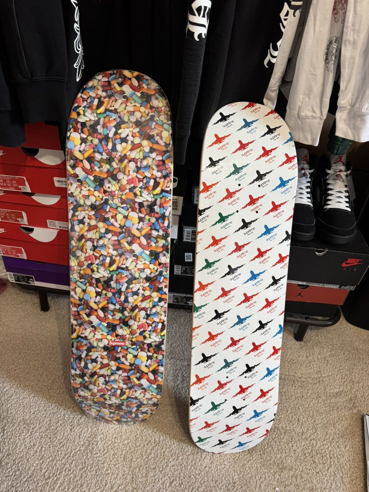 スケートボード Supreme Banner Skateboard 8.5\" x 32.25\" Supreme Banner Skateboard 8.5