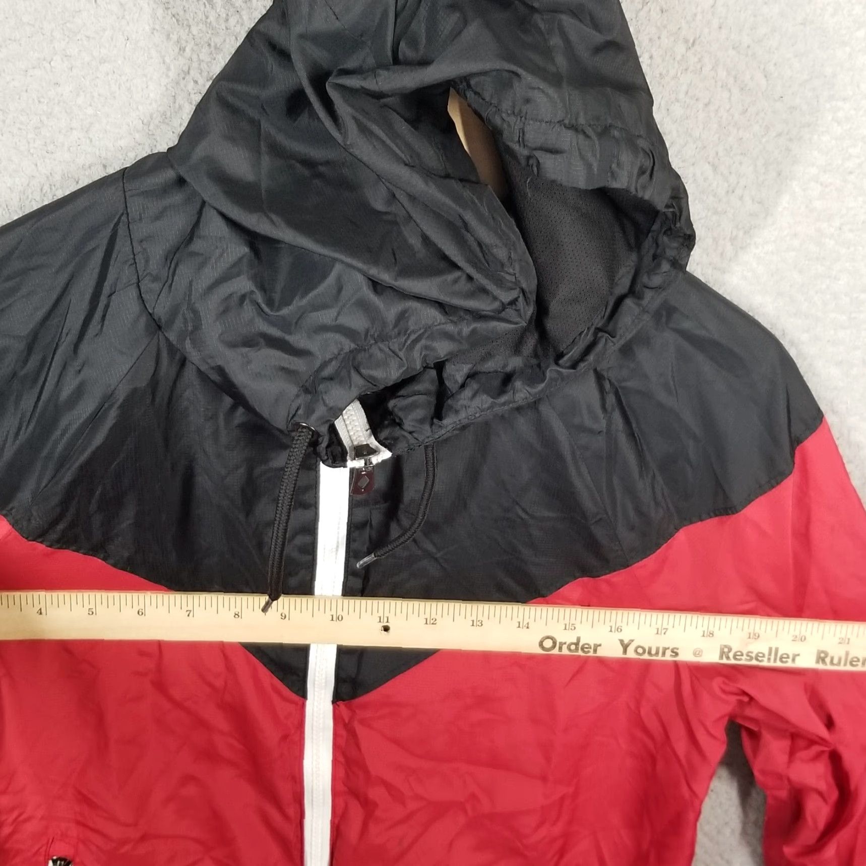 Umbro VINTAGE Umbro Jacket Windbreaker Adult Small Red Geometric 80s 90s Retro Sports Mens Size US S / EU 44-46 / 1 - 6 Thumbnail