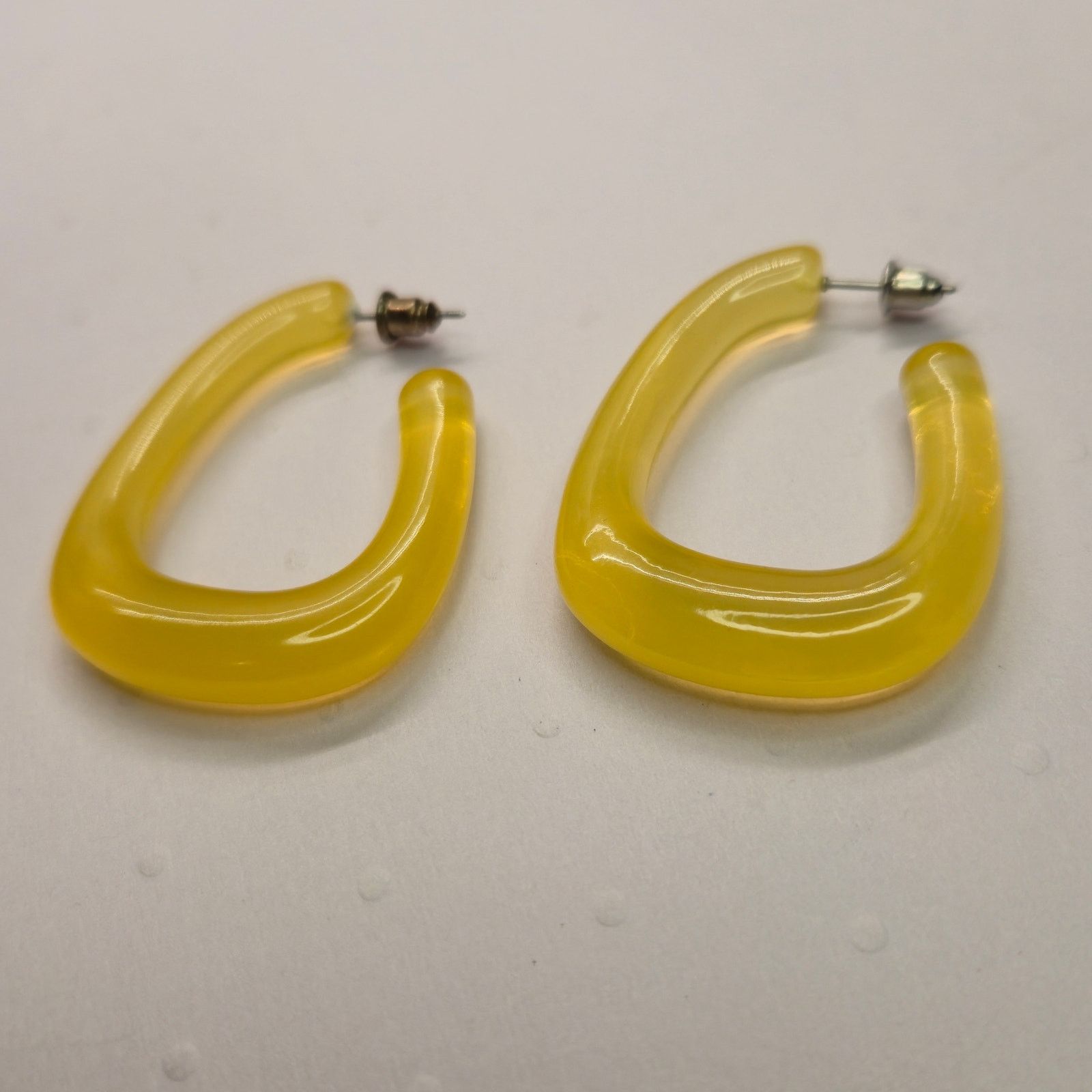Vintage Vintage Mod Acrylic U-Shape Mini Hoop Earrings Geometric Size ONE SIZE - 9 Thumbnail