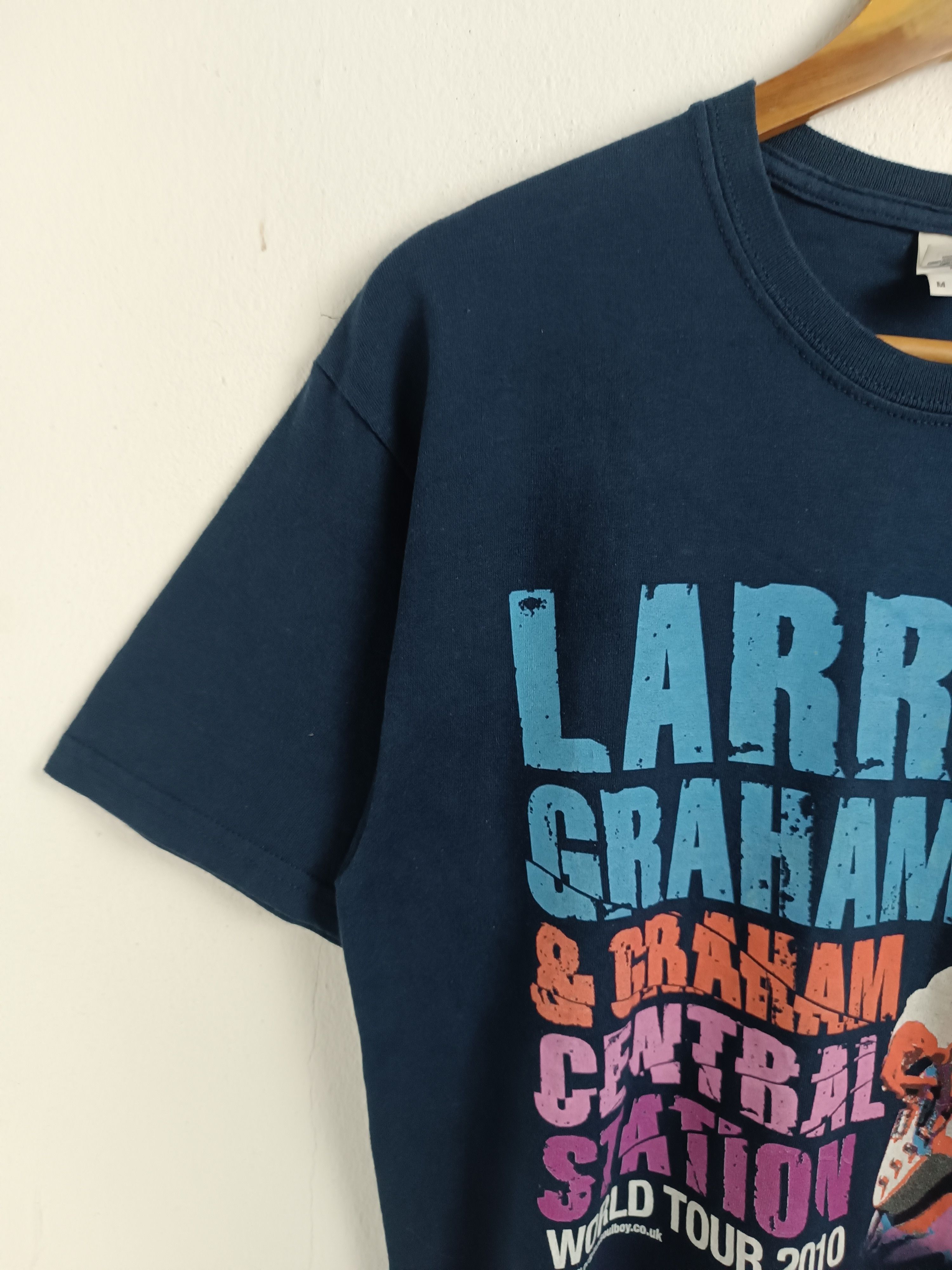 Band Tees VINTAGE 2010 LARRY GRAHAM WORLD TOUR SOUL FUNK aretha prince Size US M / EU 48-50 / 2 - 5 Thumbnail
