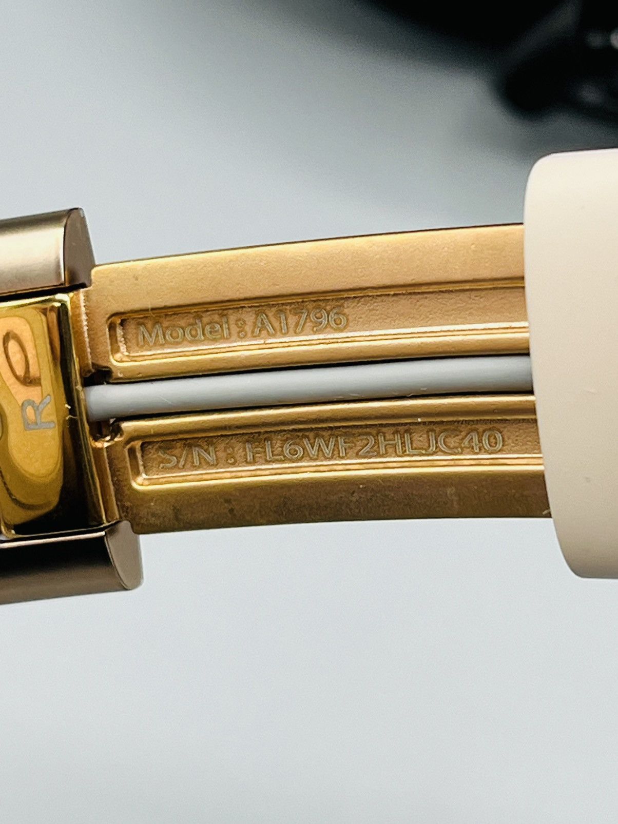 Beats By Dre Beats Solo 3 matte gold wireless headphones Size ONE SIZE - 10 Thumbnail