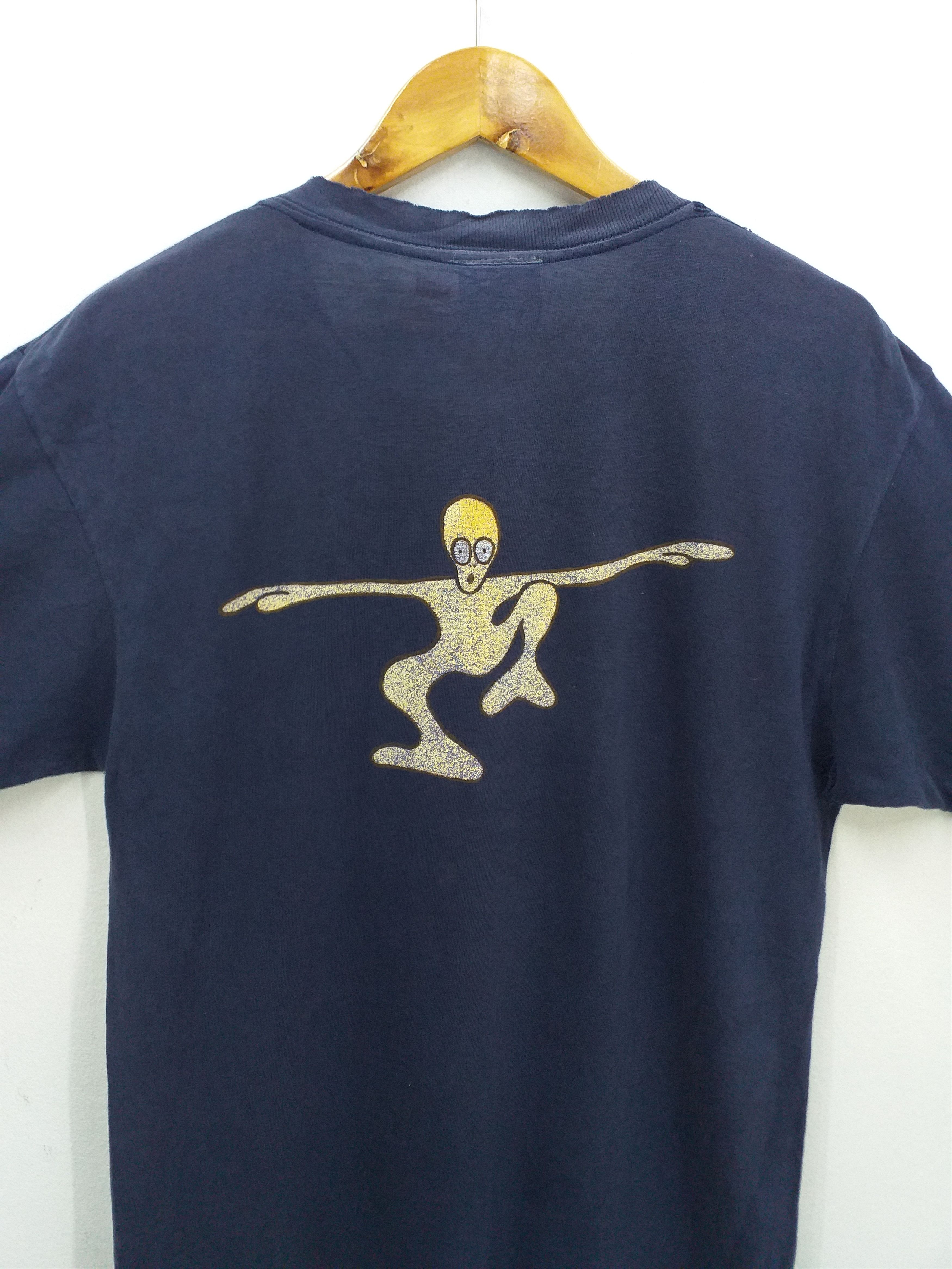Vintage Vintage 90's Alien Xing Medium T-Shirt -C046 Size US M / EU 48-50 / 2 - 4 Thumbnail