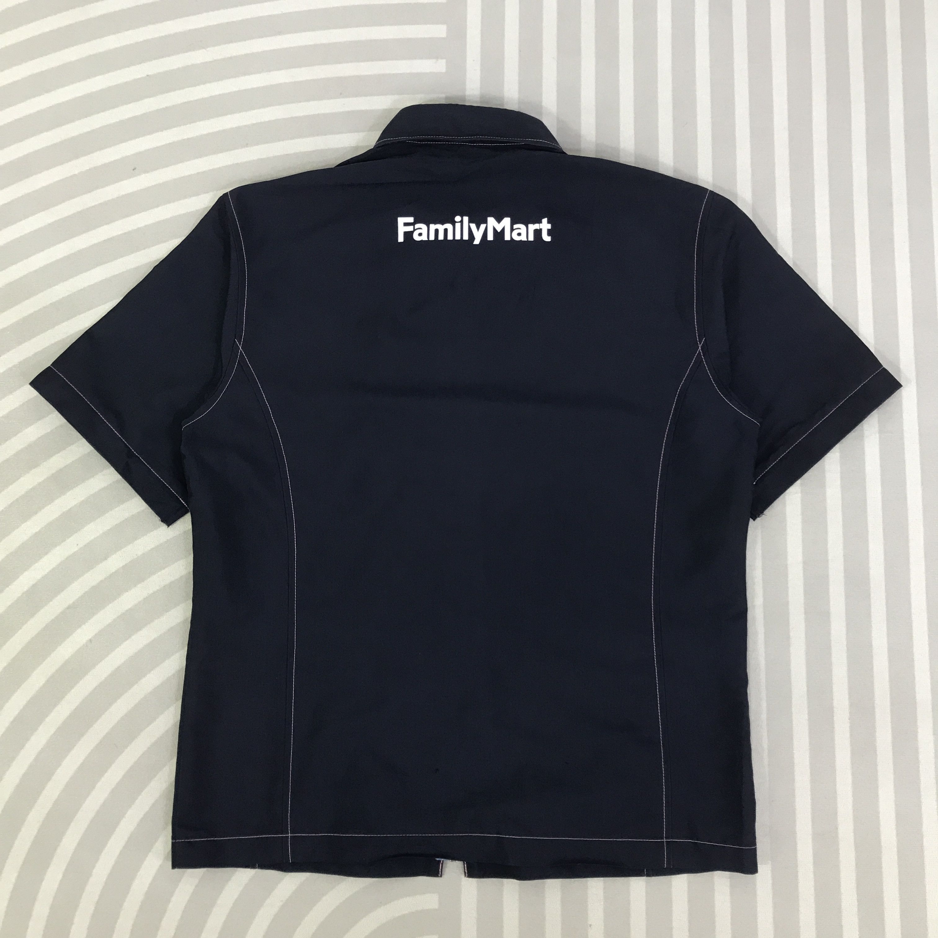 Japanese Brand Vintage Family Mart Staff Japan shirt Jacket K124B19 Size US M / EU 48-50 / 2 - 3 Thumbnail