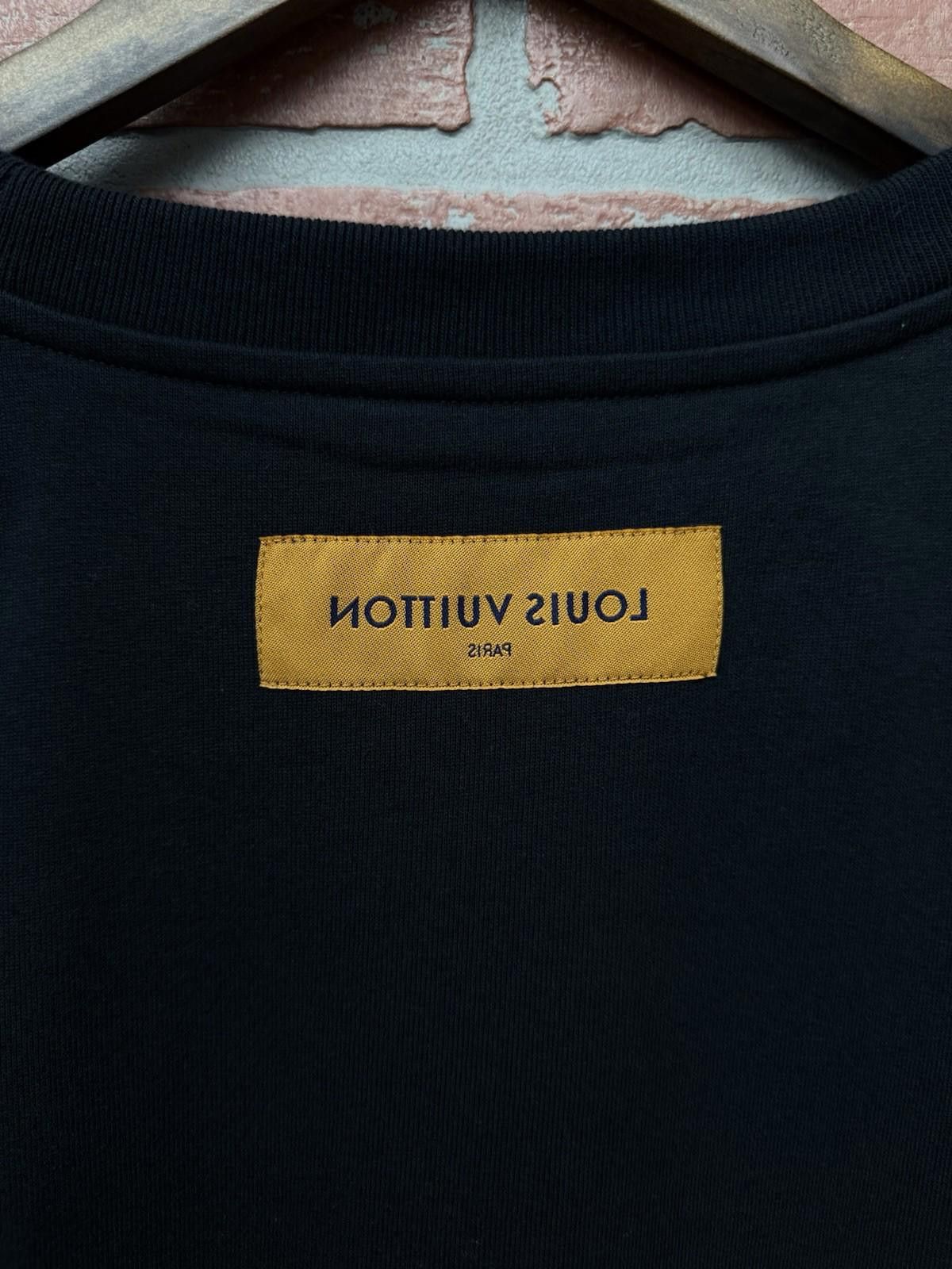 Louis Vuitton LOUIS VUITTON T-Shirt LV Tee Cotton Black Men’s Size XL Rare Size US L / EU 52-54 / 3 - 11 Thumbnail