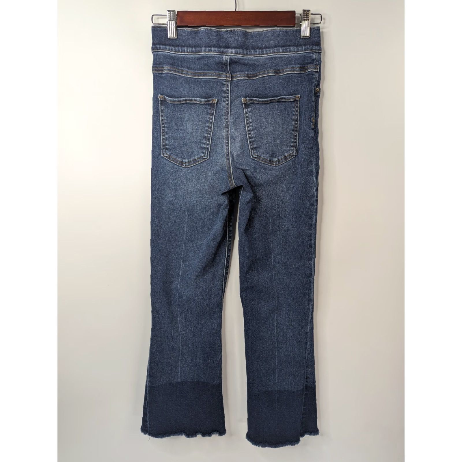Spanx Spanx Cropped Denim Jeans High Rise Medium Wash Size Small Pull On Raw Hem Women’s Jeans - Regular - Crop - Blue - 90s? Size 28" / US 6 / IT 42 - 3 Thumbnail
